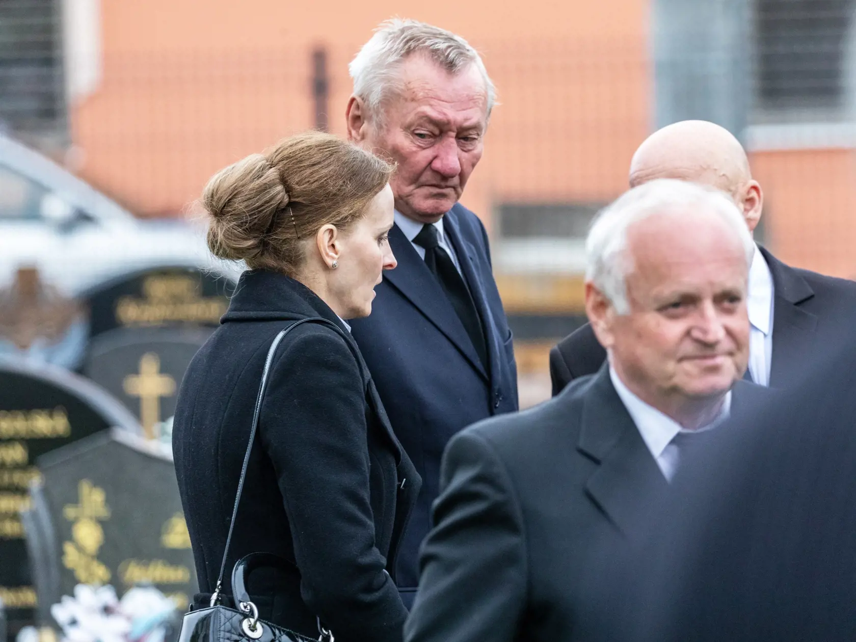 Na snímke Ingrid Šatanová a Emil Šatan na pohrebe uznávaného mládežníckeho trénera Jozefa Nemca v Ludaniciach. 