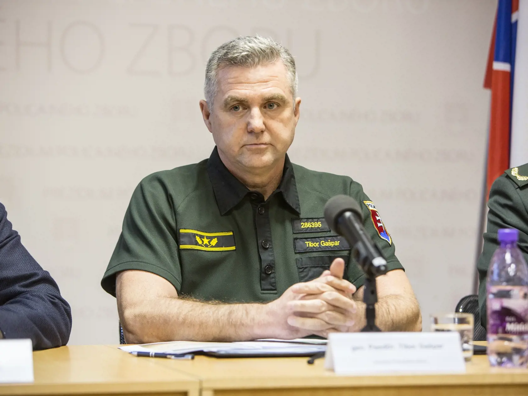 V prípade padli obvinenia pre zločin založenia, zosnovania a podporovania zločineckej skupiny, zneužívania právomoci verejného činiteľa a pre zločin korupcie.
