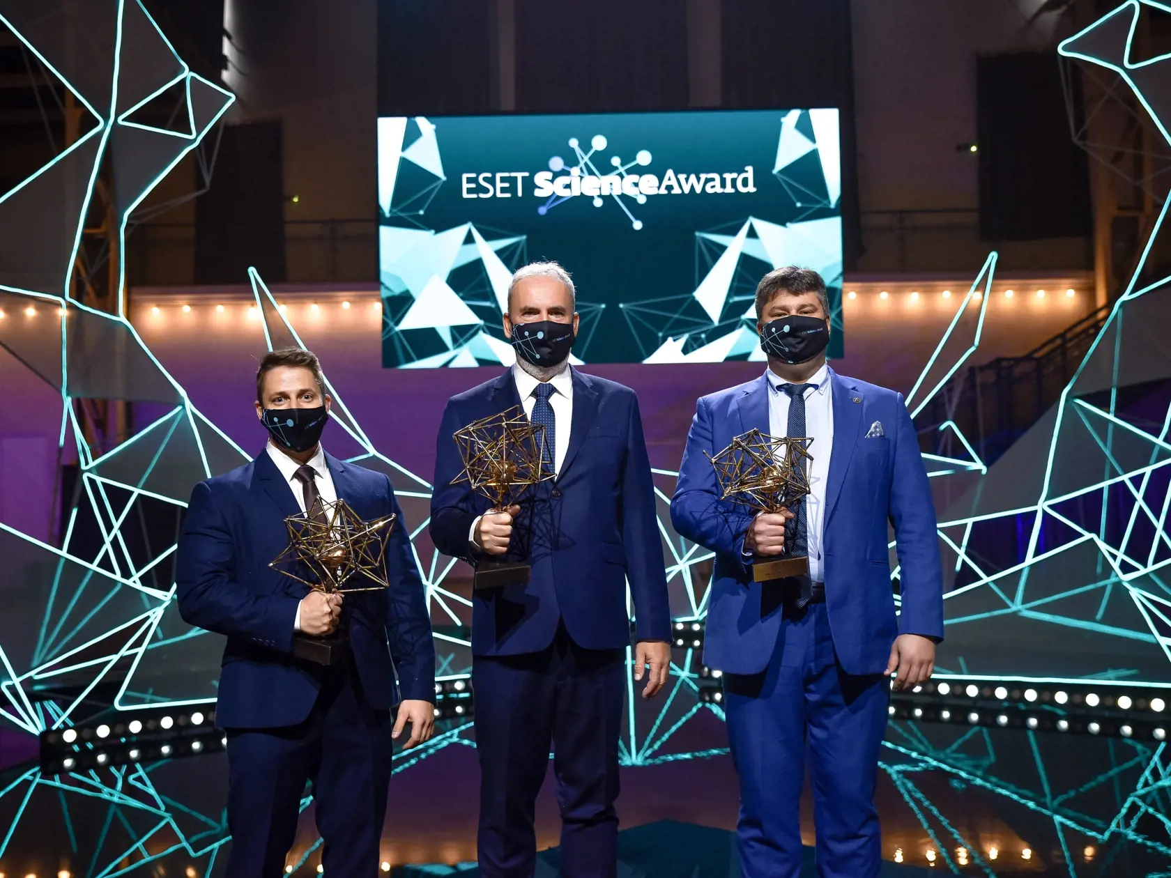Laureáti minuloročného ocenenia ESET Science Award.