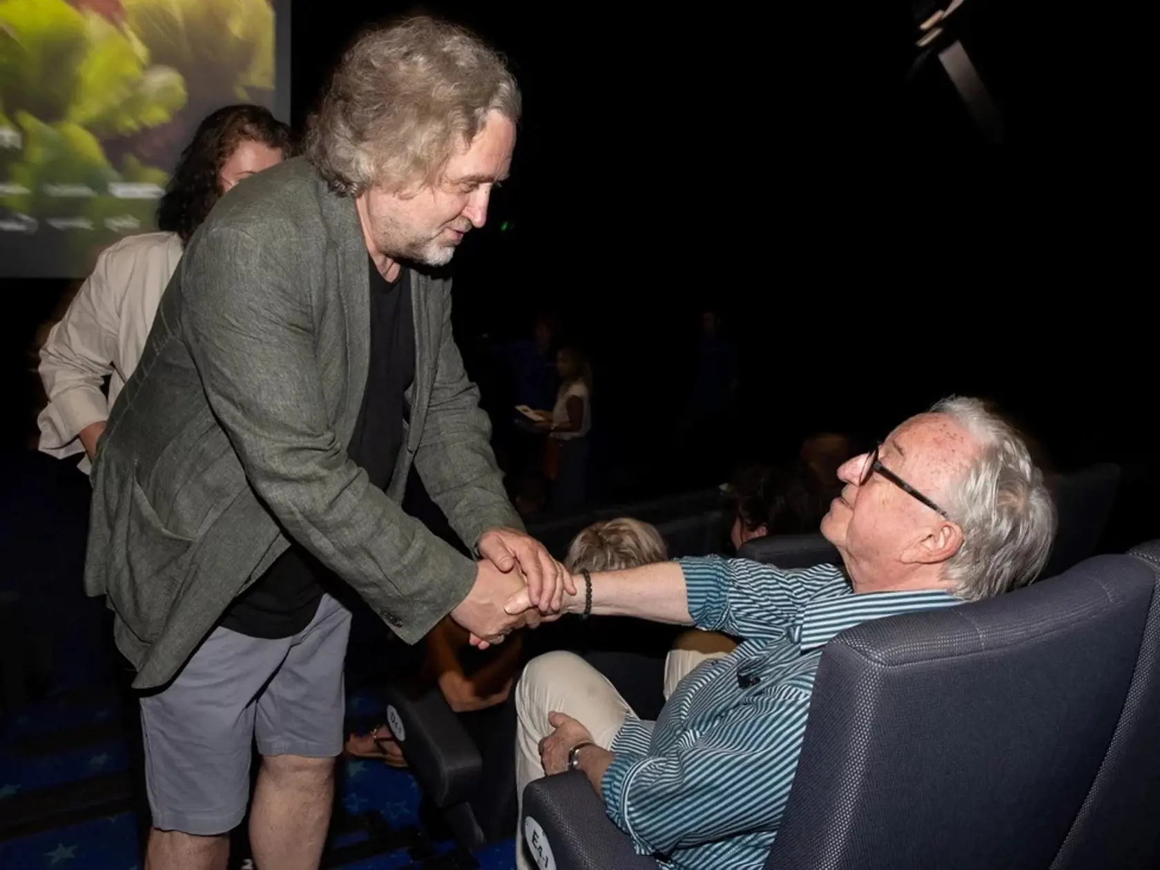 Premiéra filmu Záhradníkov rok, na fotografii Jiří Lábus s režisérom Janom Hřebejkom. Posledne menovaný patrí tiež medzi signatárov českej výzvy, ktorá reaguje na personálnu politiku ministerky kultúry Martiny Šimkovičovej (nom. SNS).