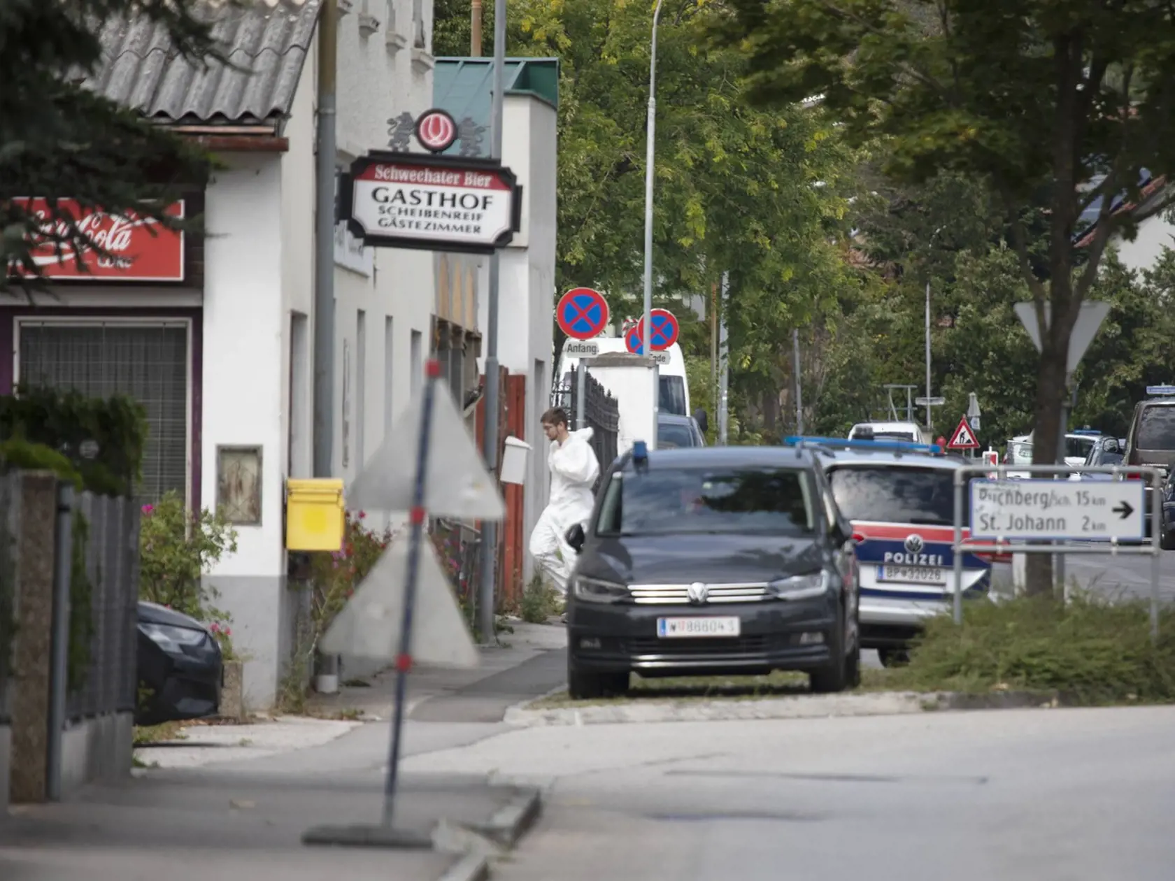 Polícia zadržala 19-ročného mladíka, ktorý útoky plánoval aj so svojím 17-ročným komplicom.