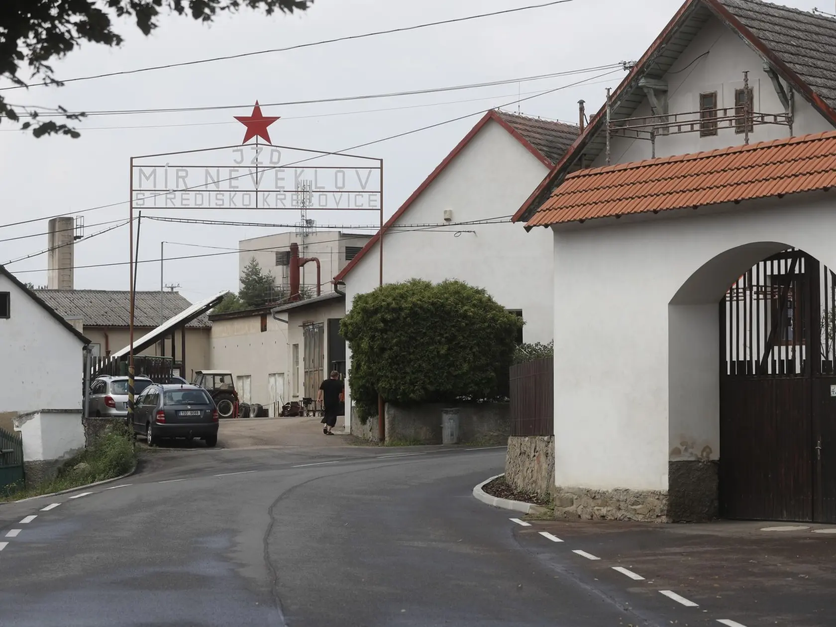 Záber na dedinu Křečovice, kde sa Vesnička natáčala