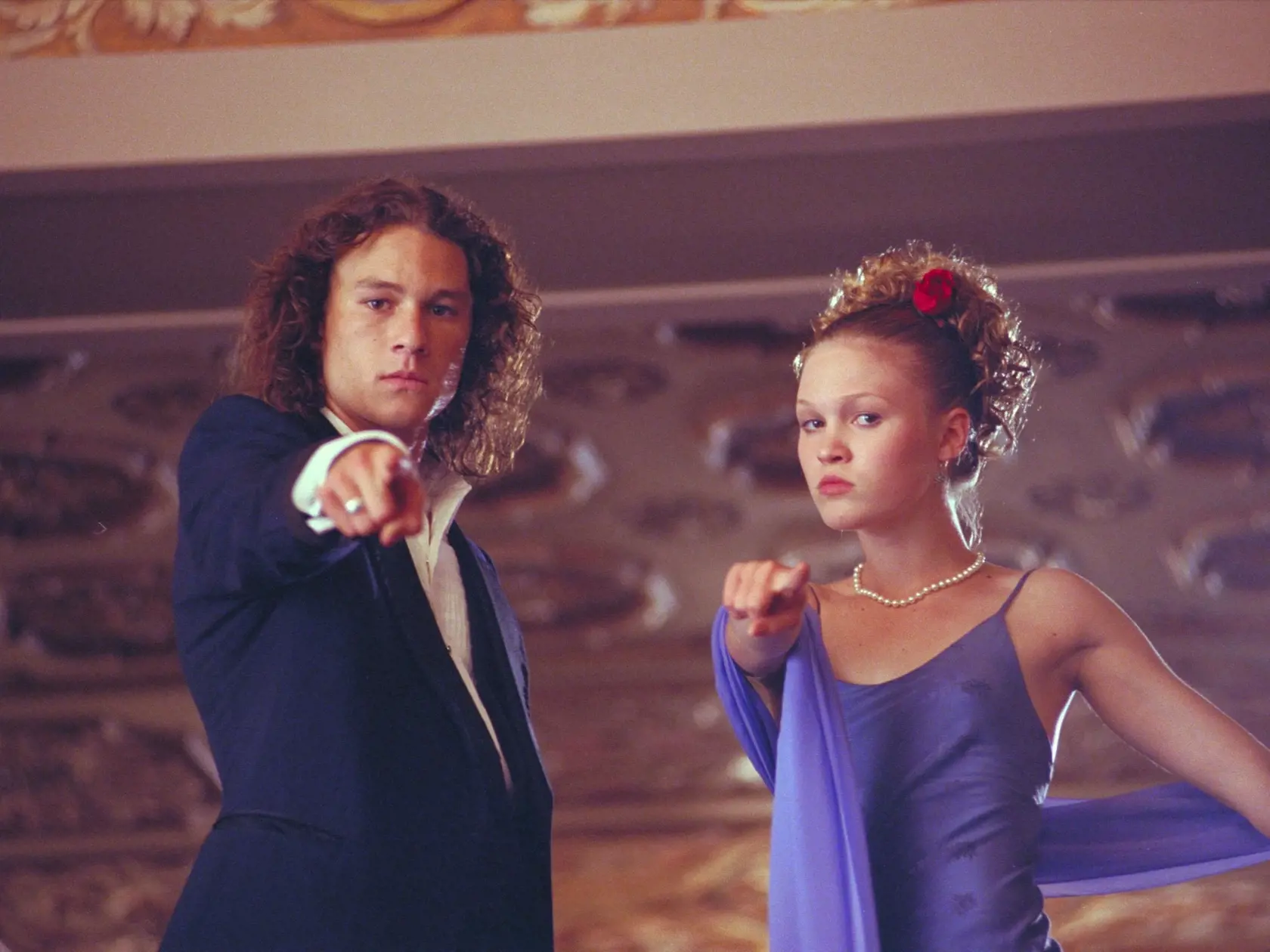 Vo filme 10 vecí, ktoré na tebe nenávidím (1999) si zahrala s Heathom Ledgerom.
