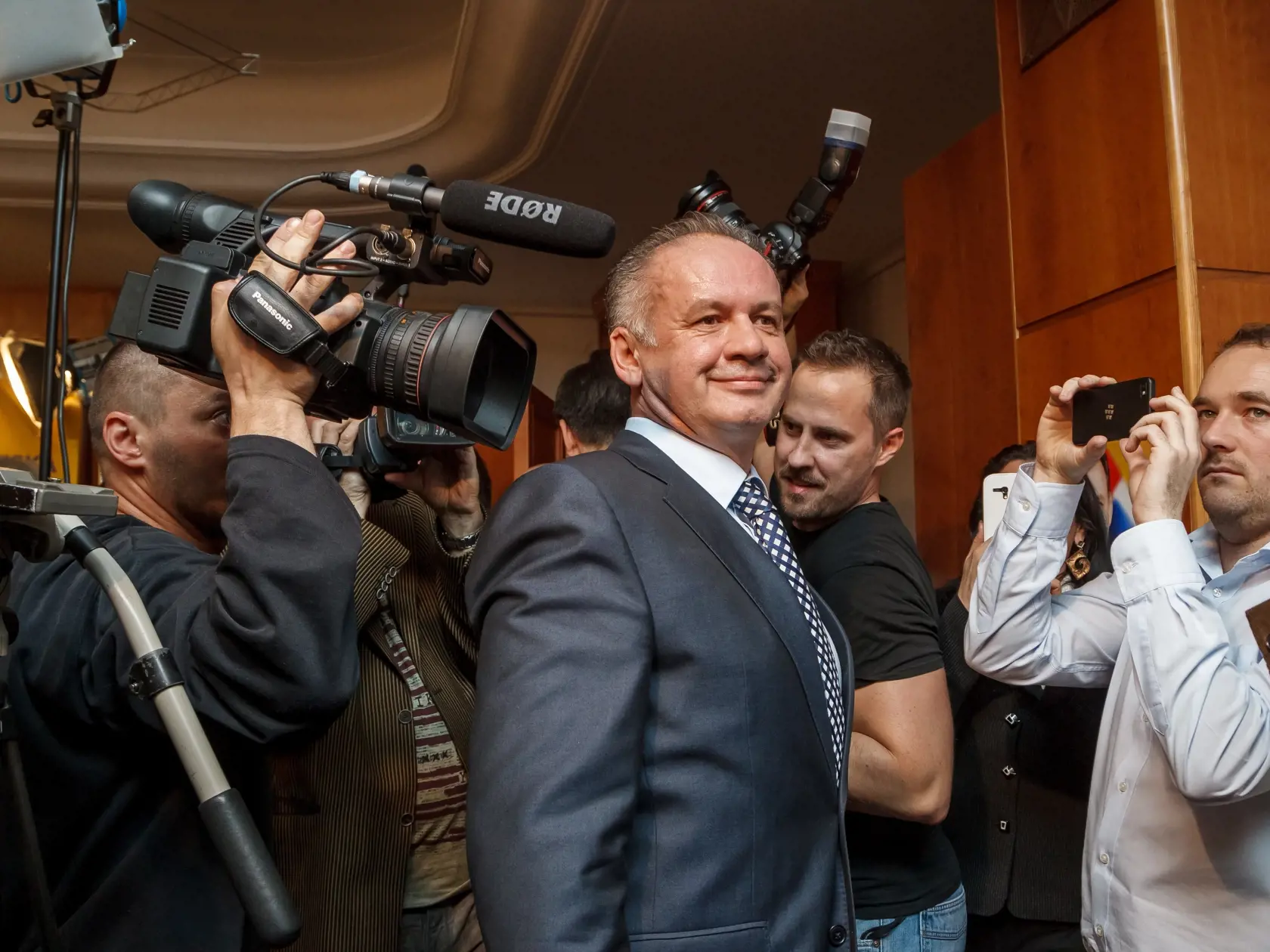 Volebná noc v tíme víťaza prezidentských volieb Andreja Kisku v roku 2014 v bratislavskom hoteli Devín.