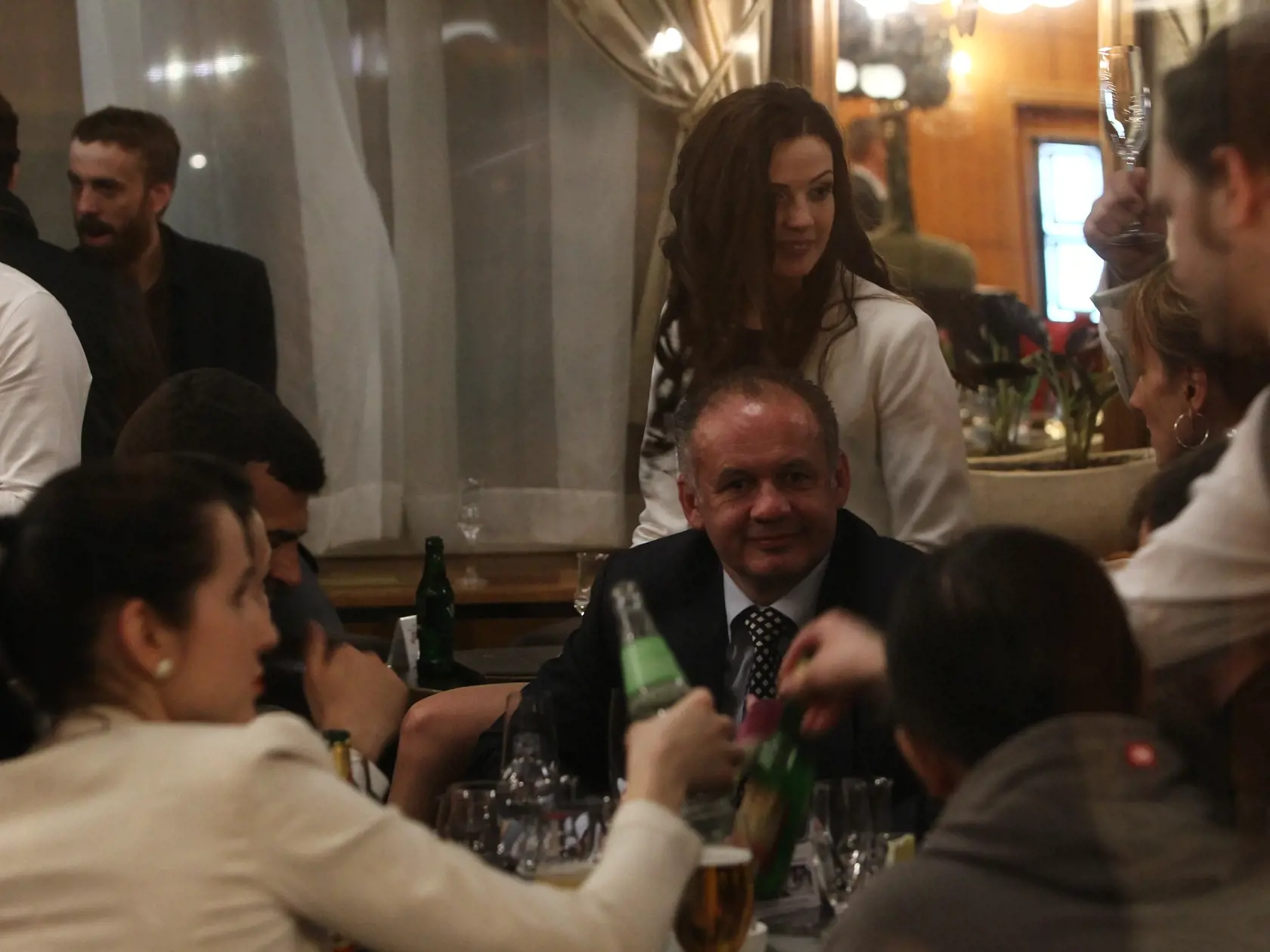Volebná noc v tíme víťaza prezidentských volieb Andreja Kisku v roku 2014 v bratislavskom hoteli Devín.