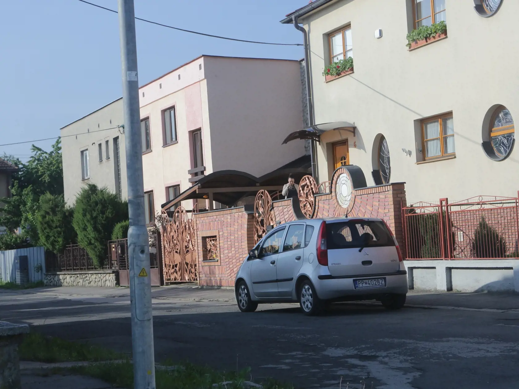Na snímke manželka prezidenta Andreja Kisku Martina pred rodinným domom v Poprade.