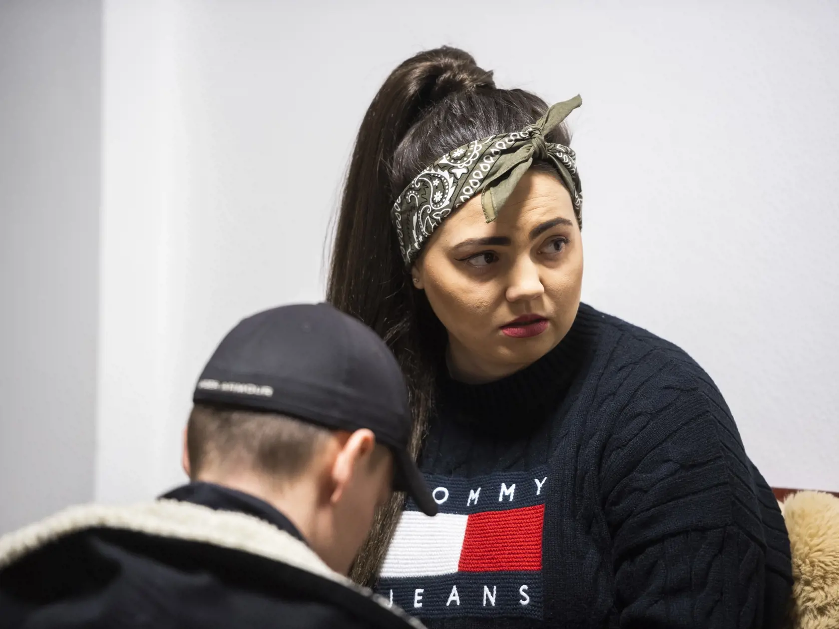 Na snímke poškodená Dominika Č. čaká pred procesom na Špecializovanom trestnom súde (ŠTS) v Pezinku v kauze pokusu o úkladnú vraždu v pondelok 13. februára 2023. FOTO TASR - Jaroslav Novák