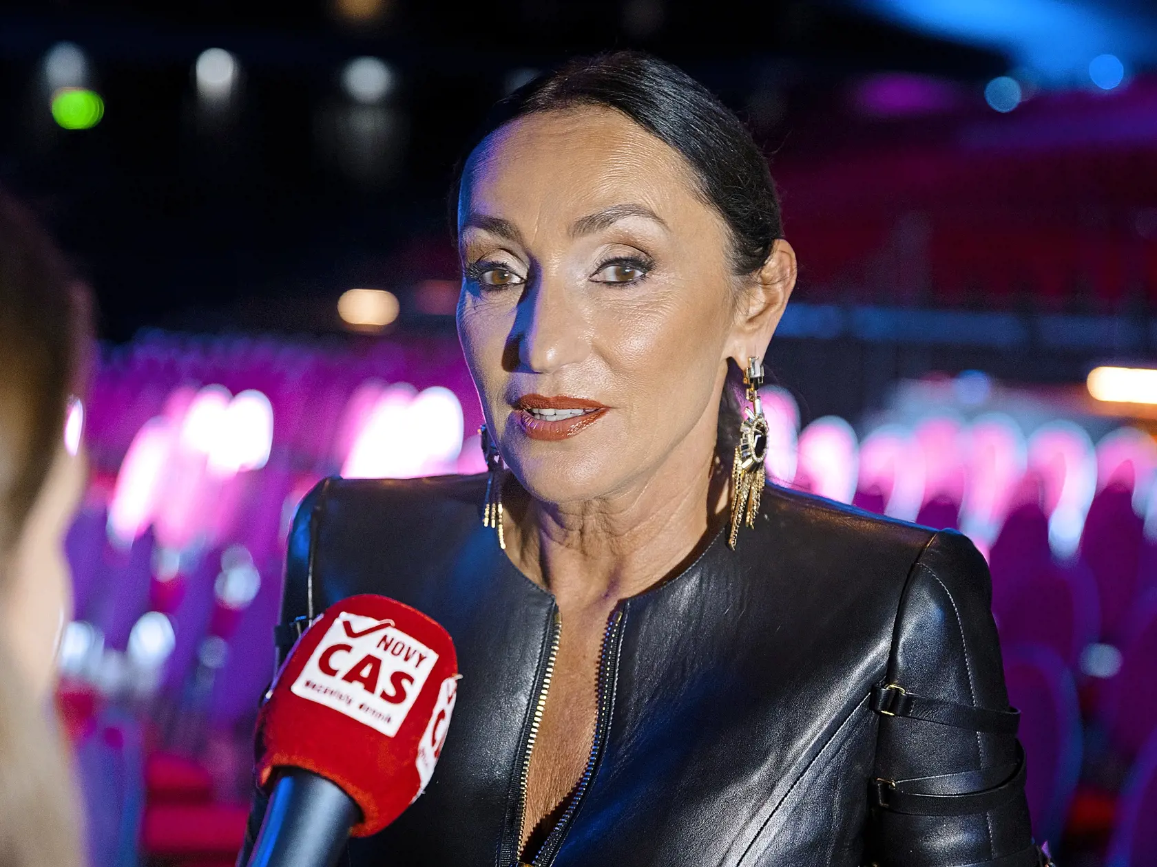 Sisa Sklovska (57), speváčka