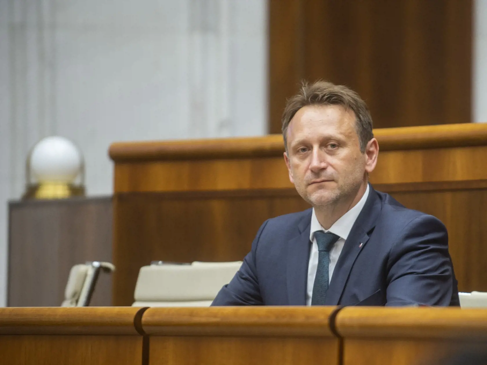 Na snímke minister pôdohospodárstva a rozvoja vidieka SR Samuel Vlčan (OĽaNO) počas rokovania 70. schôdze Národnej rady SR, ktorej jediným bodom je odvolávanie ministra pôdohospodárstva a rozvoja vidieka SR 29. júna 2022 v Bratislave. FOTO TASR - Jakub Kotian