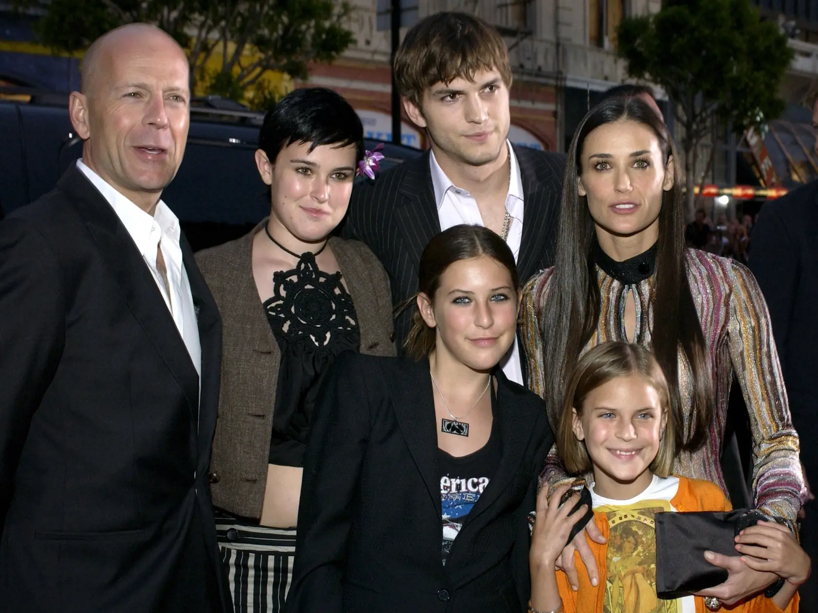 Bruce Willis s deťmi a exmanželkou Demi. Skupiny sprevádzal aj Moorovej vtedajší partner Ashton Kutcher.