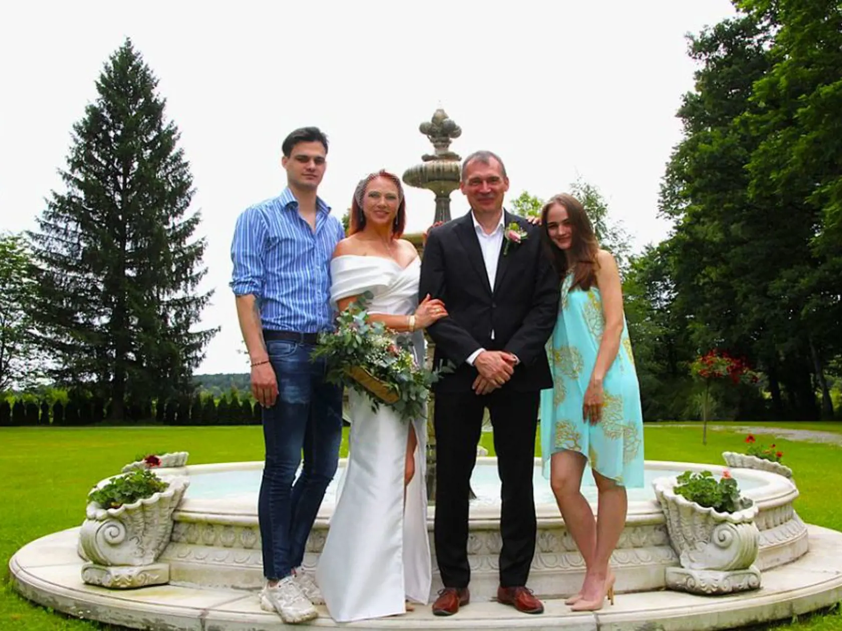 Bývalá markizáčka Adriana Poláková sa vydala za rakúskeho snúbenca Christiana. Na snímke so synom Jurajom a dcérou Luciou.