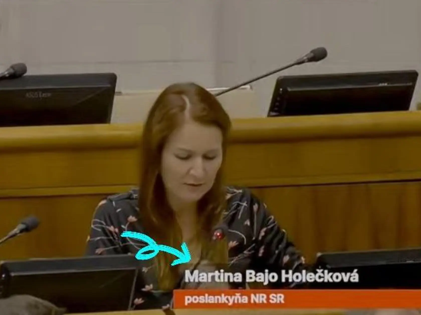 So zmeneným priezviskom vystupovala aj na schôdzi. 