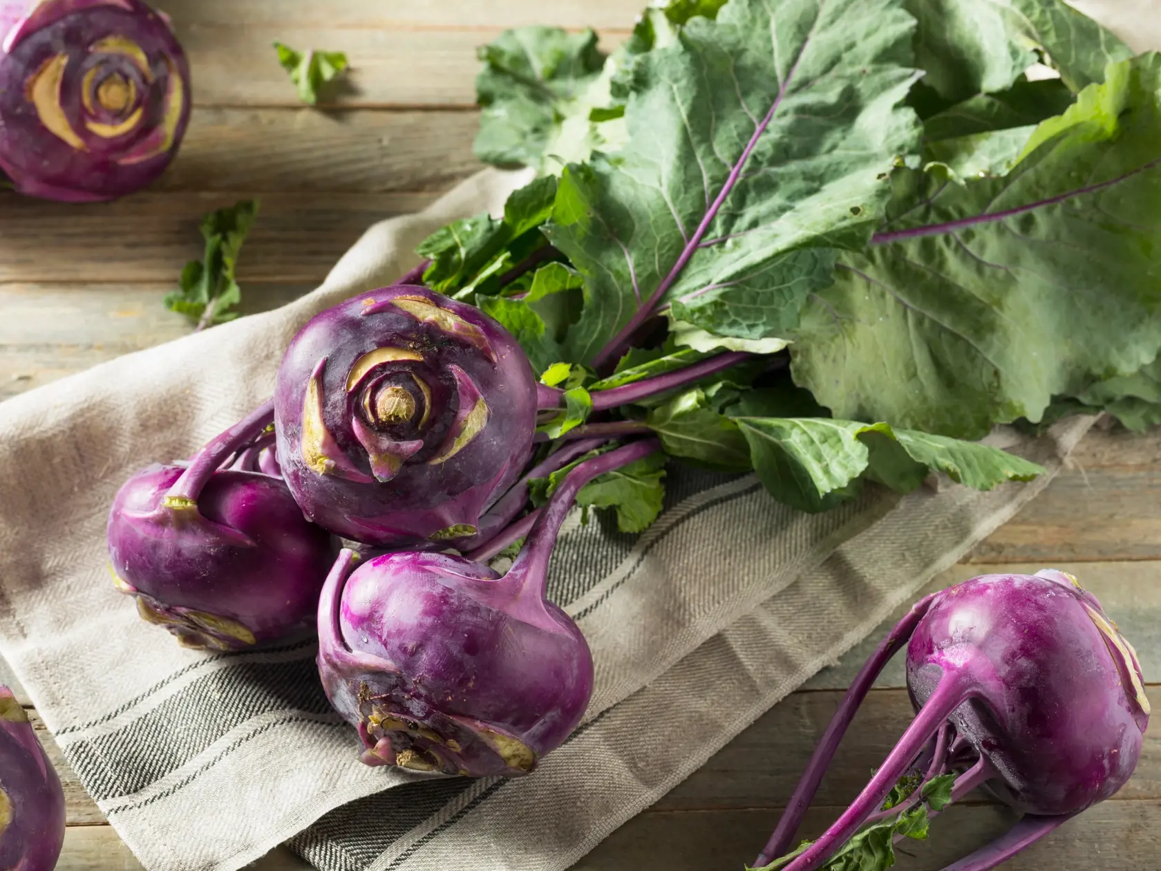 Raw,Organic,Purple,Kohlrabi,Ready,To,Eat