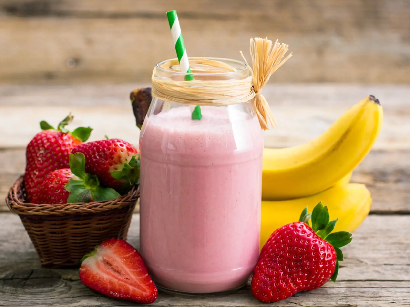 Strawberry,And,Banana,Smoothie,In,The,Jar