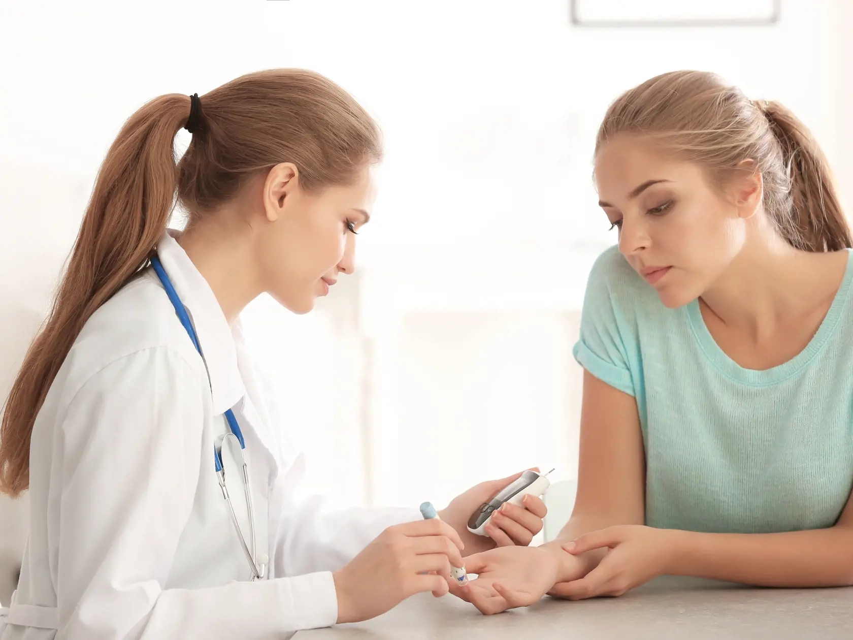 Doctor,Using,Lancet,Pen,And,Digital,Glucometer,To,Check,Diabetic