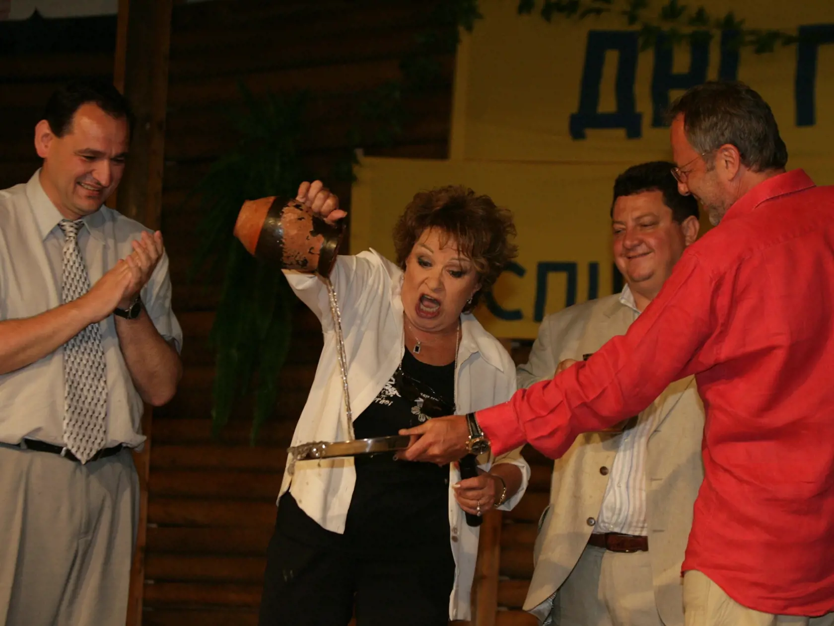 Habura Bohdalova;krst CD, Jirina Bohdalova, Bohdalova krstila CD v dedine Habura;13.7.2008;foto: Vacula Miroslav
