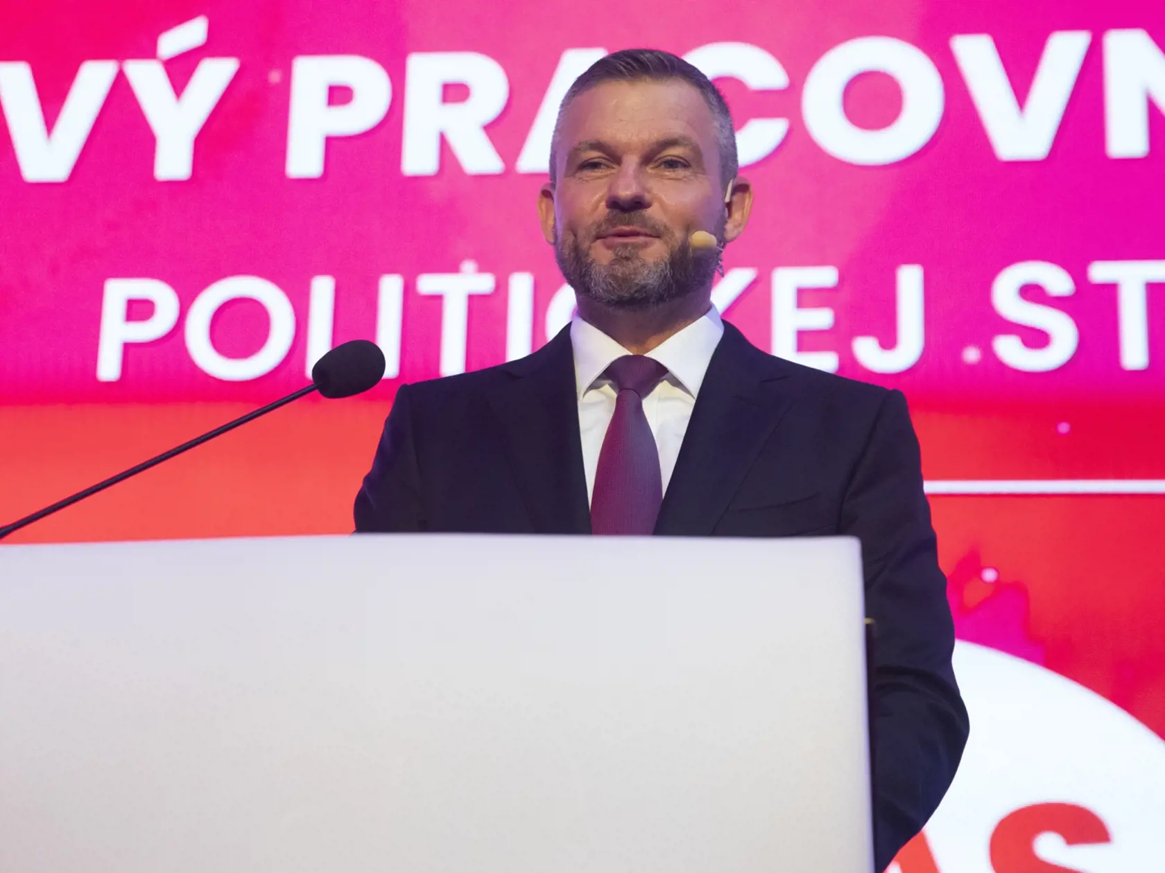 "Tak ako účelovo chodili na Slovensko predtým, tak v tom pokračujú aj dnes," dodal Peter Pellegrini