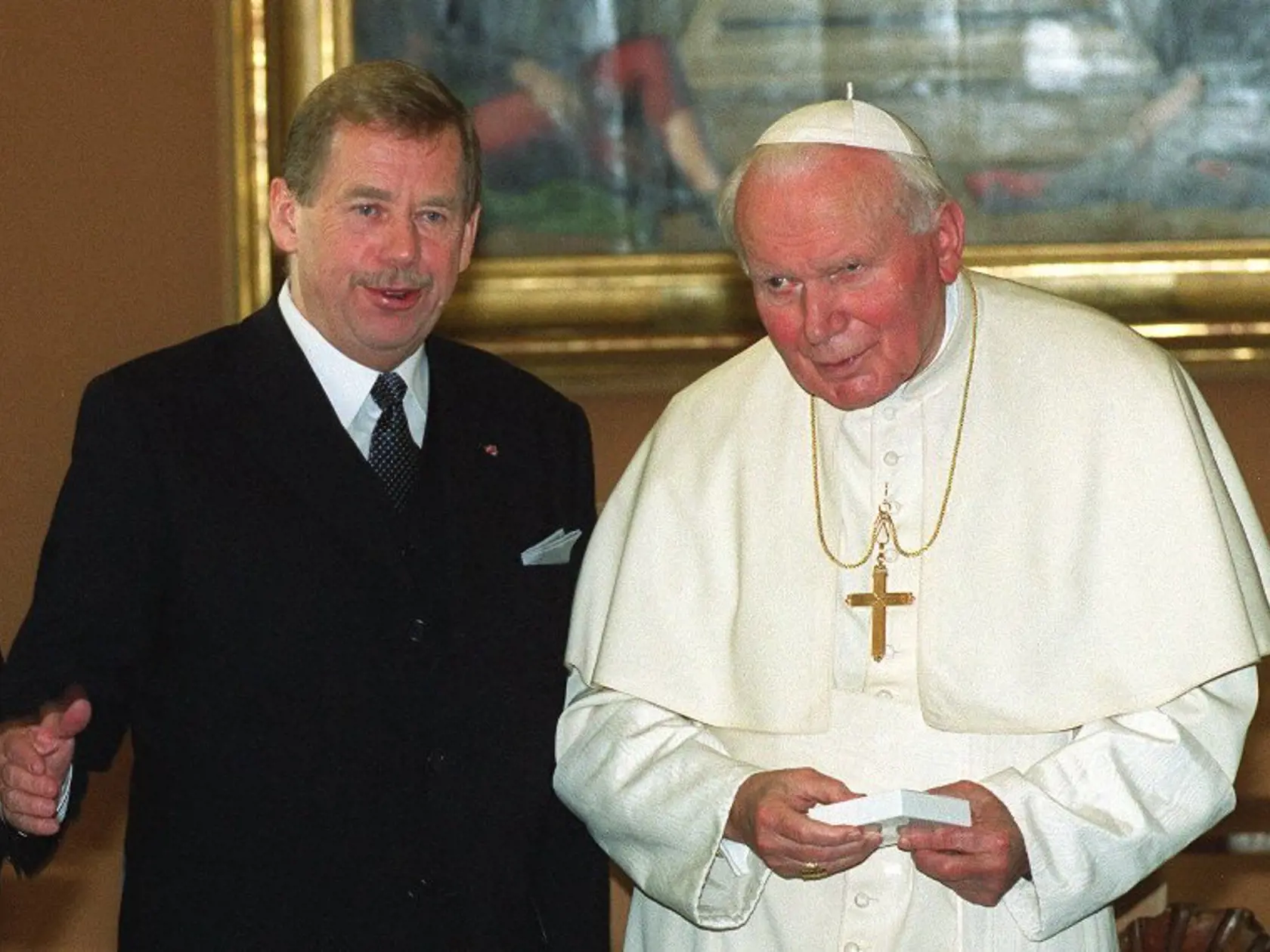 Ján Pavol II. a Václav Havel (1990). (archívne foto)