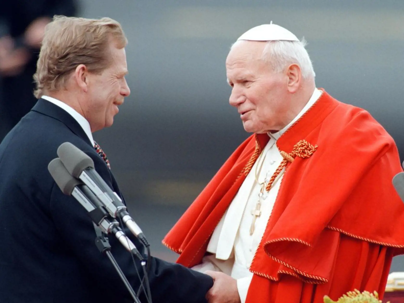 V roku 2003 boli horúcimi kandidátmi na udelenie Nobelovej ceny mieru Ján Pavol II. a Václav Havel, ani jeden z nich ju nezískal. (archívne foto)