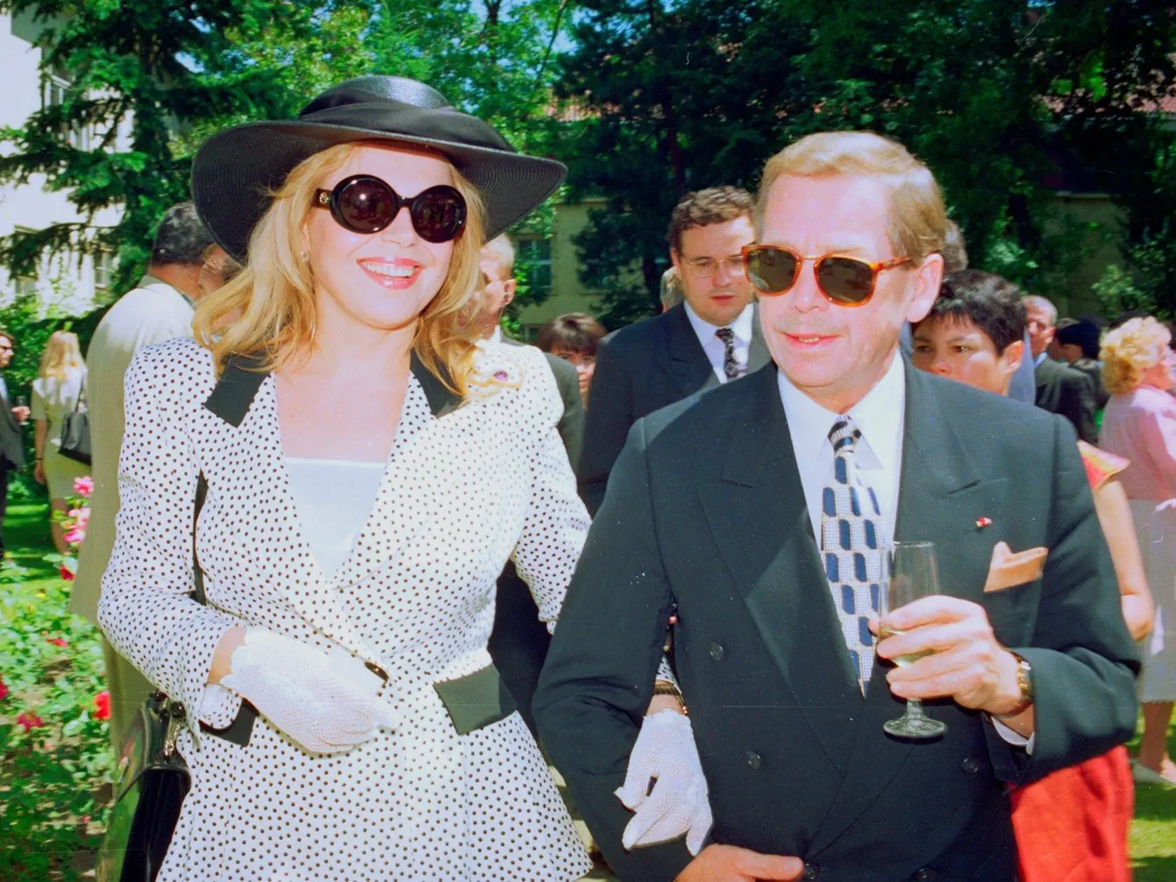 Václav Havel sa prekvapujúco oženil s herečkou Dášou Veškrnovou. (archívne foto)