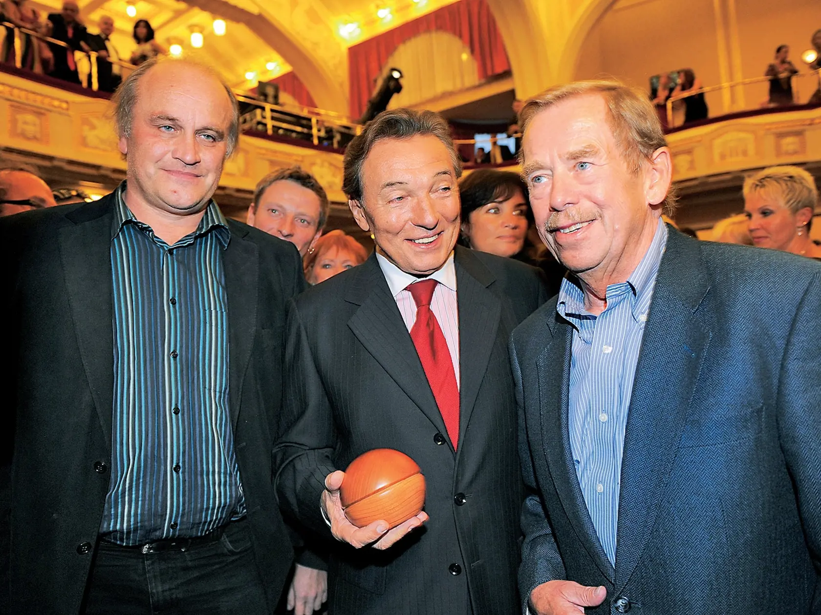 Karel Gott, oslava, párty, 70. narodeniny, hostia, hotel Ambassador, Praha, Michael Kocáb, spevák, skladateľ, Václav Havel, bývalý prezident, spisovateľ, dramatik
foto: Michaela Feuereislová
uverejnené: Šarm 30/2009
pôvodný súbor:DSC_1945.eps