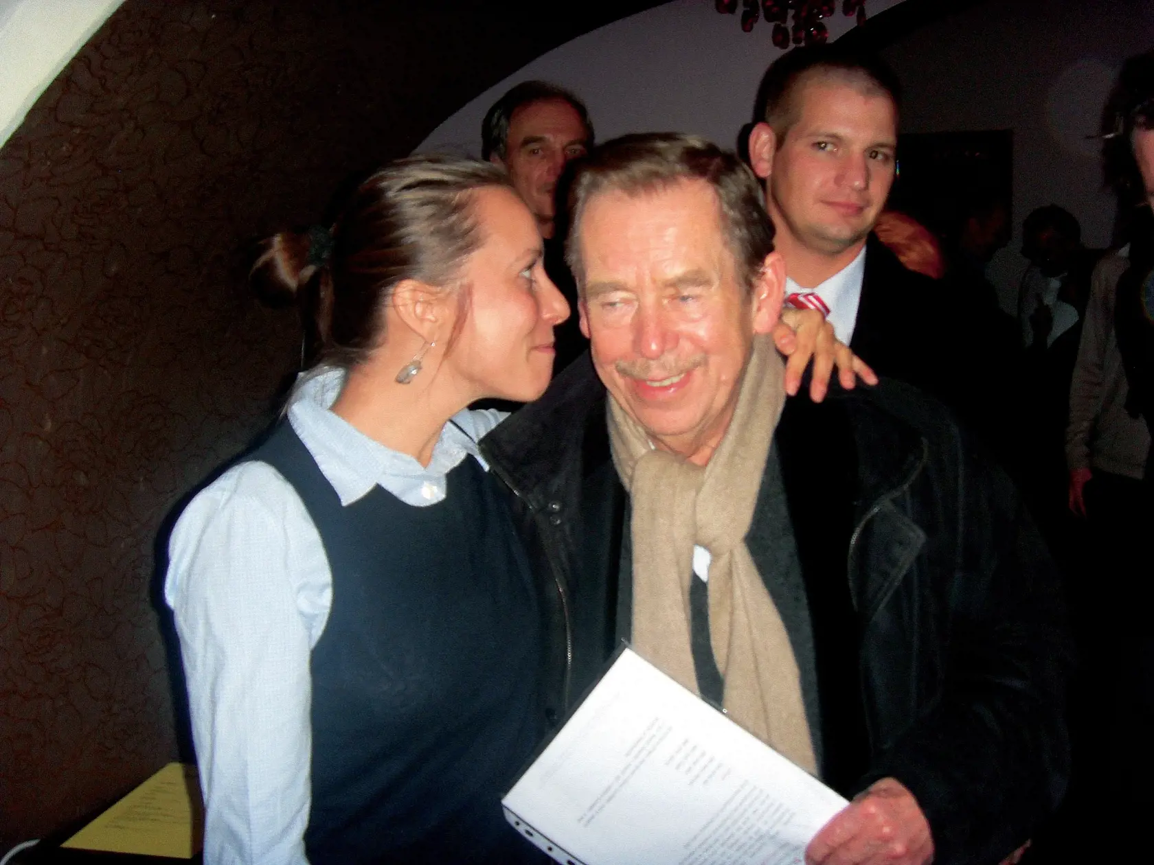 Andy Sváková, verejne sa priznáva k homosexualite, lesba, lesbička, zasadzuje sa o práva homosexuálnych párov, s bývalým československým prezidentom, Václav Havel, politik
foto: archív A.S.
uverejnené: Šarm 15/2010
pôvodný súbor:SDC10059.eps