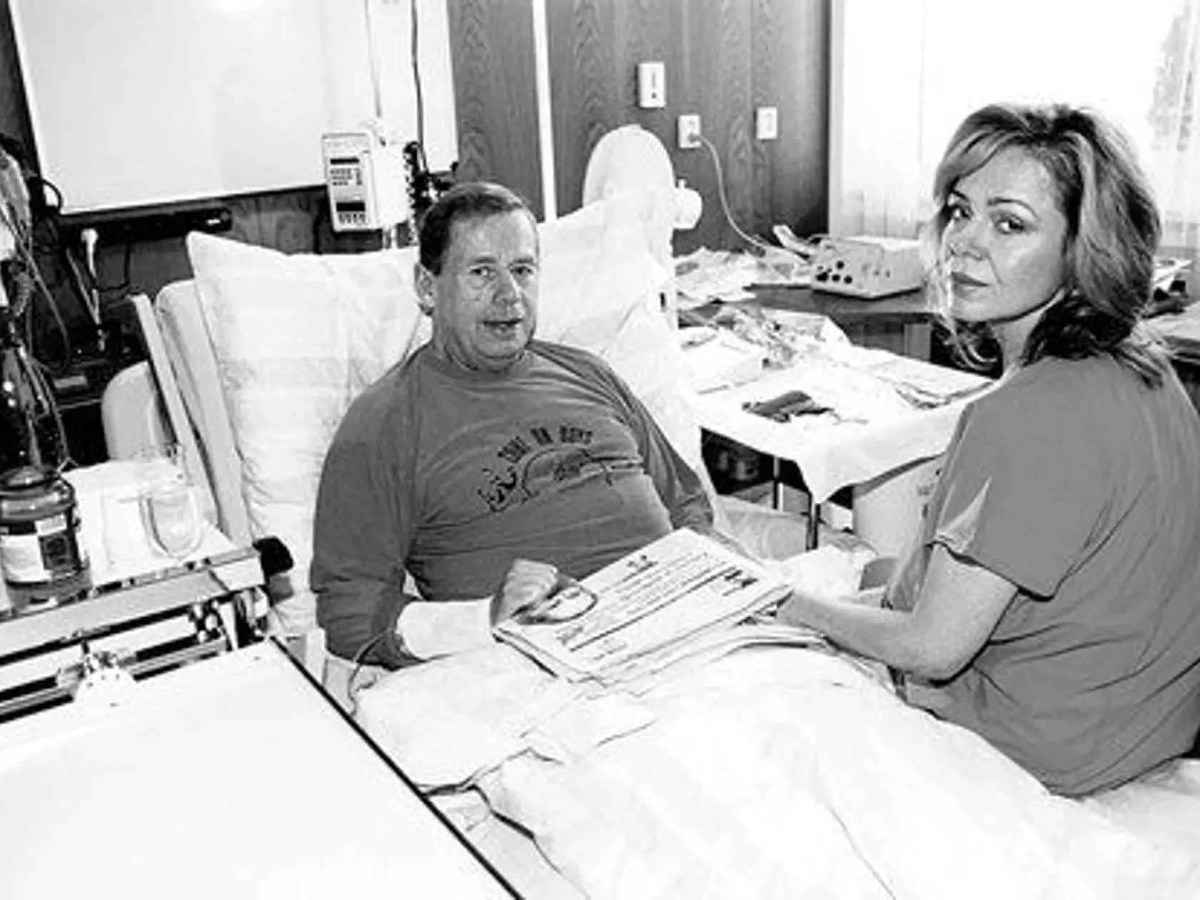 Václav Havel a Dagmar Havlová v nemocnici v roku 2001