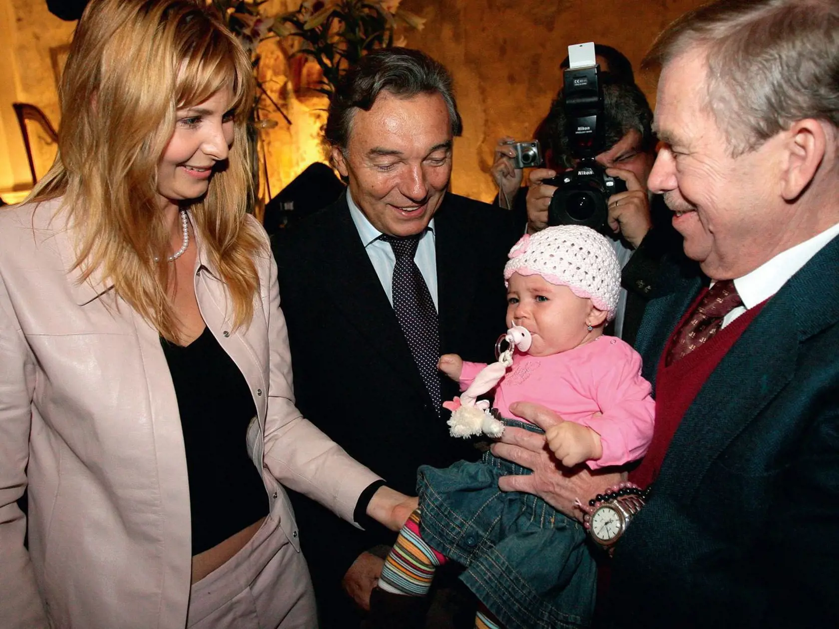 Dcérka Charlotte Ella aj v náručí Václava Havla.