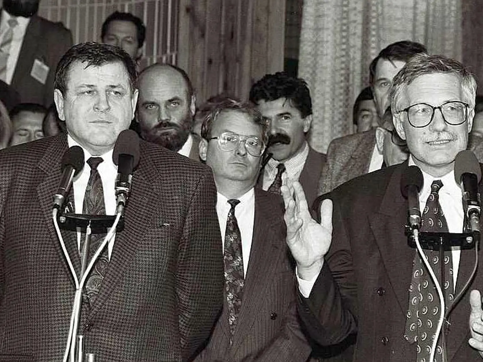 Vladimír Mečiar (vľavo) a Václav Klaus (vpravo) pred rozpadom Českej a Slovenskej Federatívnej Republiky.