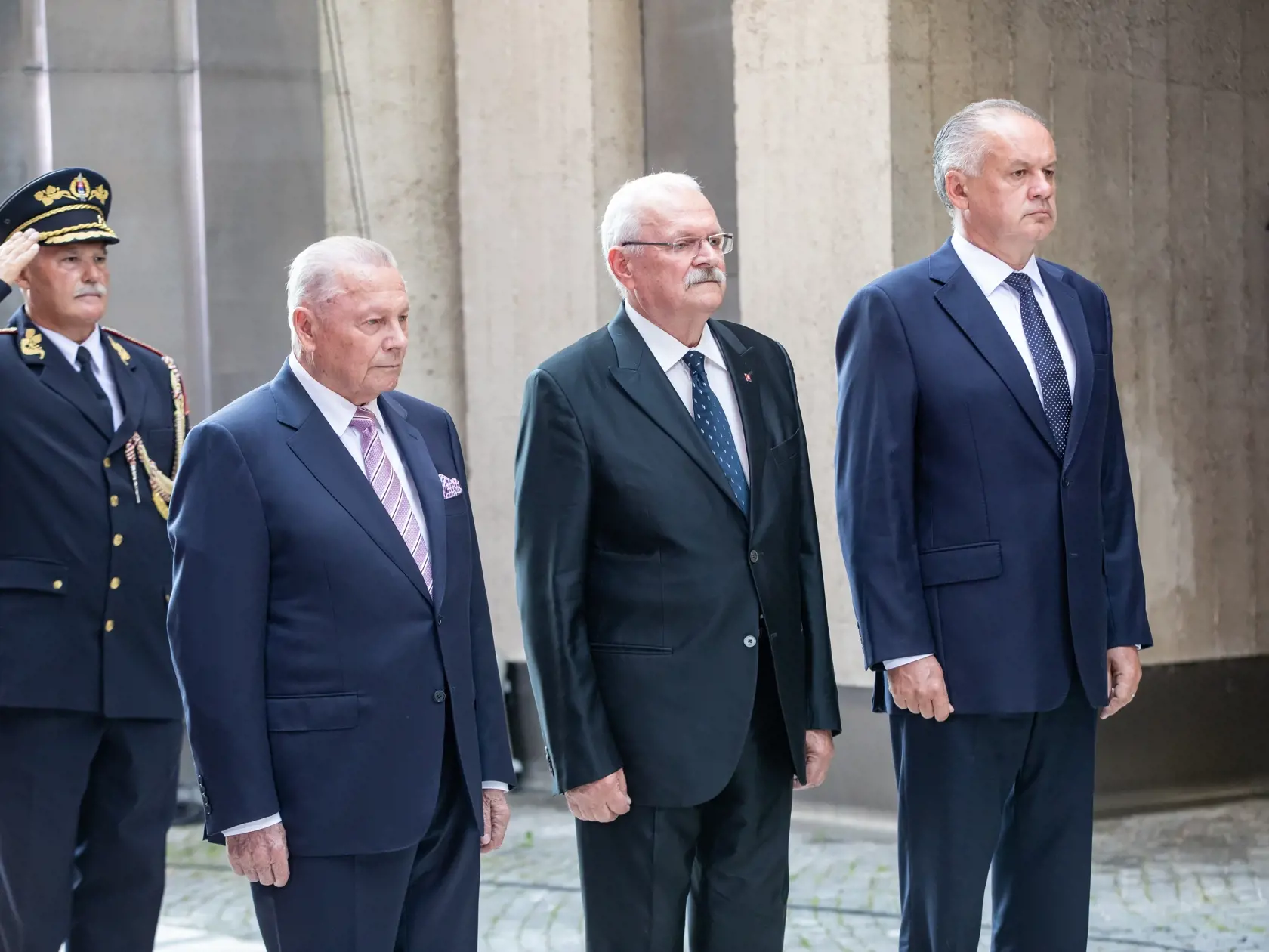 Oslavy 75 výročia Slovenského národného povstania (SNP) v Banskej Bystrici. Na fotke: Rudolf Schuster, Andrej Kiska, Ivan Gašparovič