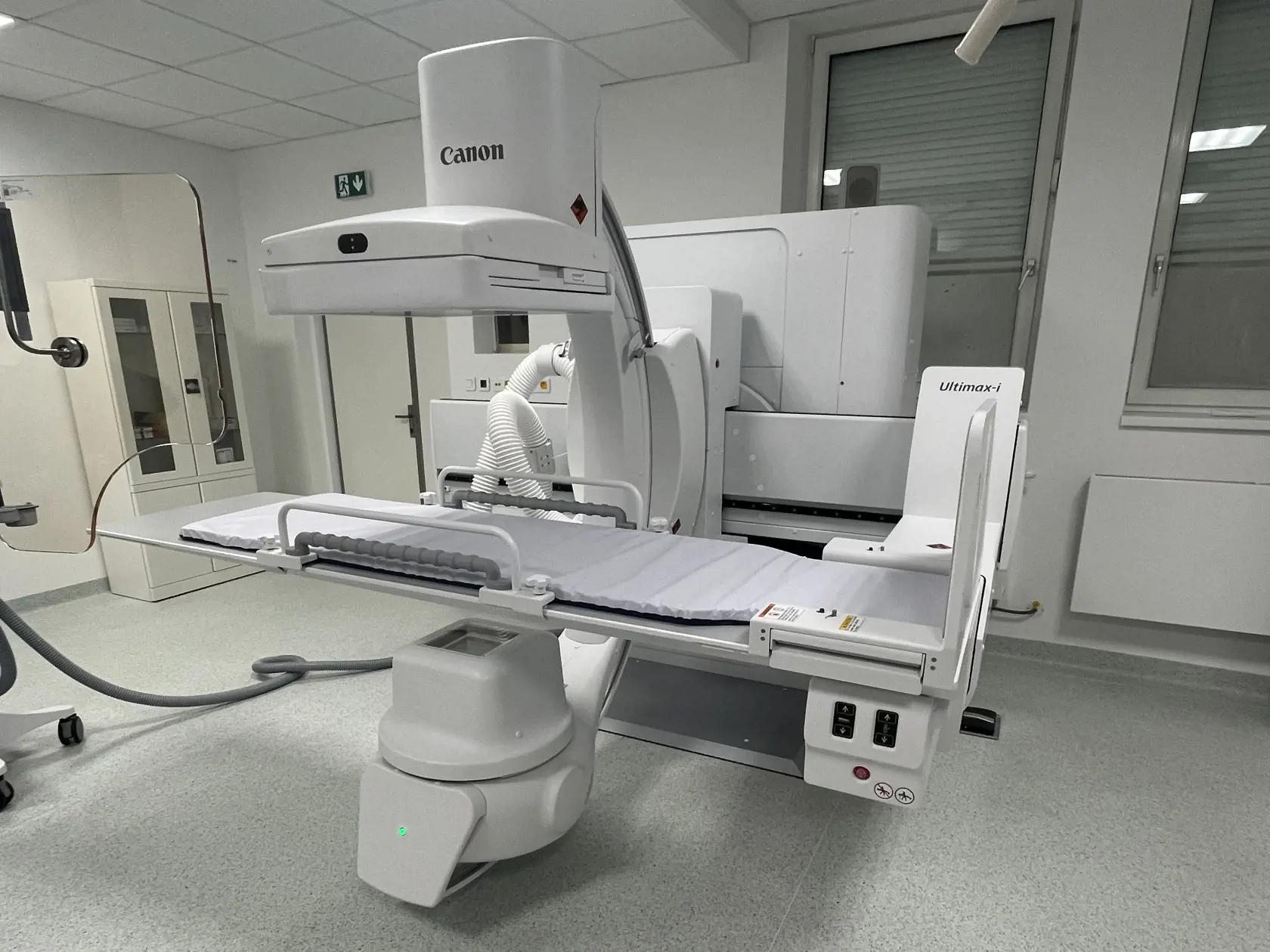 Na snímke rádiodiagnostická sklopná stena v Nemocnici s poliklinikou Prievidza so sídlom v Bojniciach 12. februára 2024. Nemocnica s poliklinikou (NsP) Prievidza so sídlom v Bojniciach má k dispozícii novú rádiodiagnostickú sklopnú stenu. Diagnosticko-terapeutický prístroj zakúpila z fondov Európskej únie v rámci projektu zmierňovania dopadov pandémie COVID-19. Je jediným svojho druhu v Trenčianskom kraji. FOTO TASR - Alexandra Moštková
