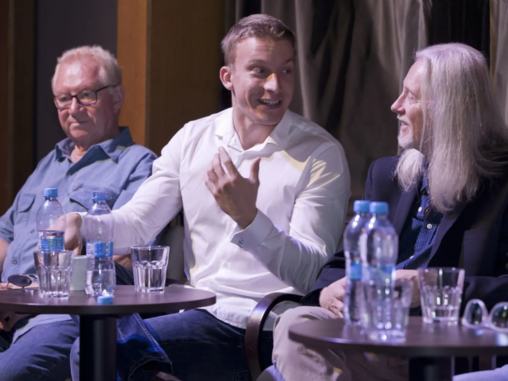 Juraj Bača (v strede) si získal slovenské ženy svojím šarmom a bezprostrednosťou.