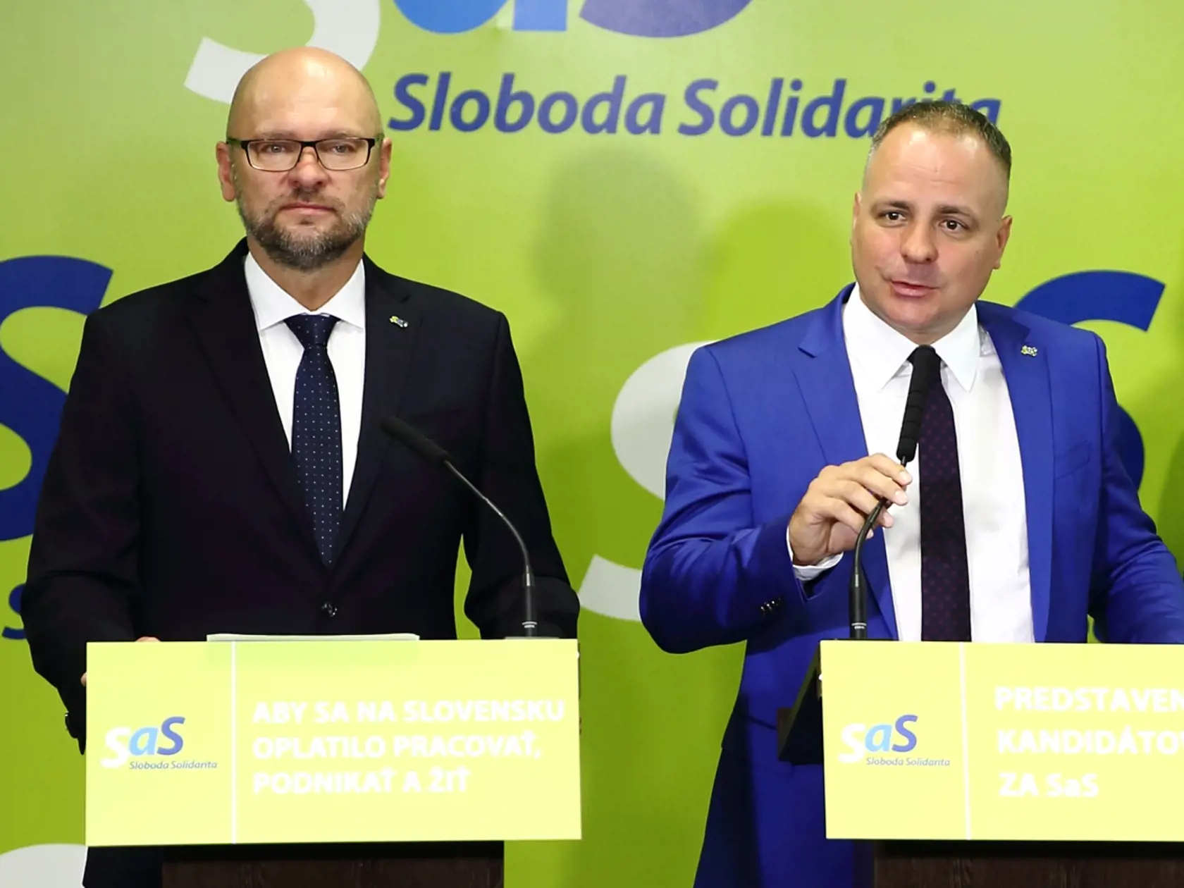 Na snímke je Richard Sulík, predseda strany a Juraj Droba na tlačovej konferencii v Bratislave.