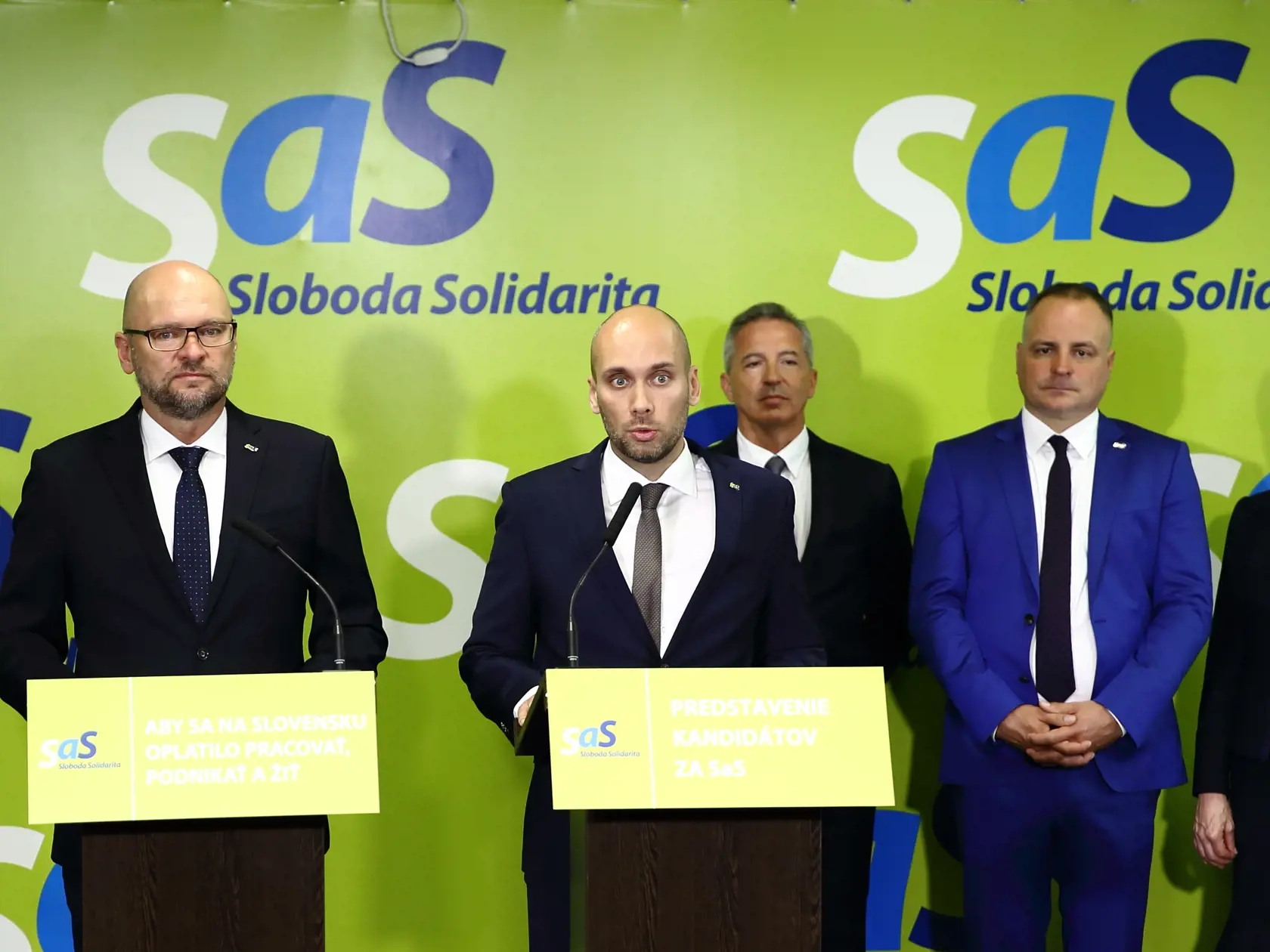 Na snímke je Richard Sulík, predseda strany a Karol Galek na tlačovej konferencii v Bratislave.