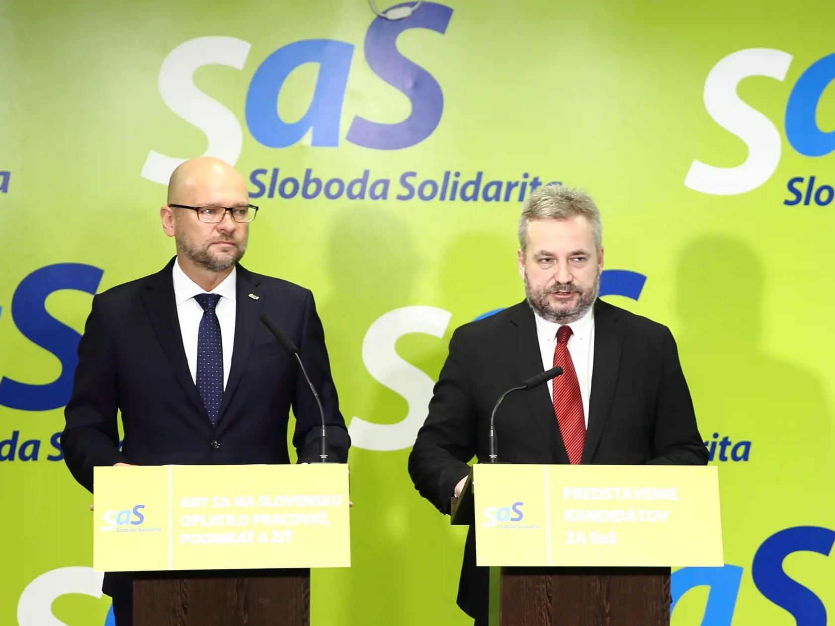 Na snímke je Richard Sulík, predseda strany a Ondrej Dostál na tlačovej konferencii v Bratislave.