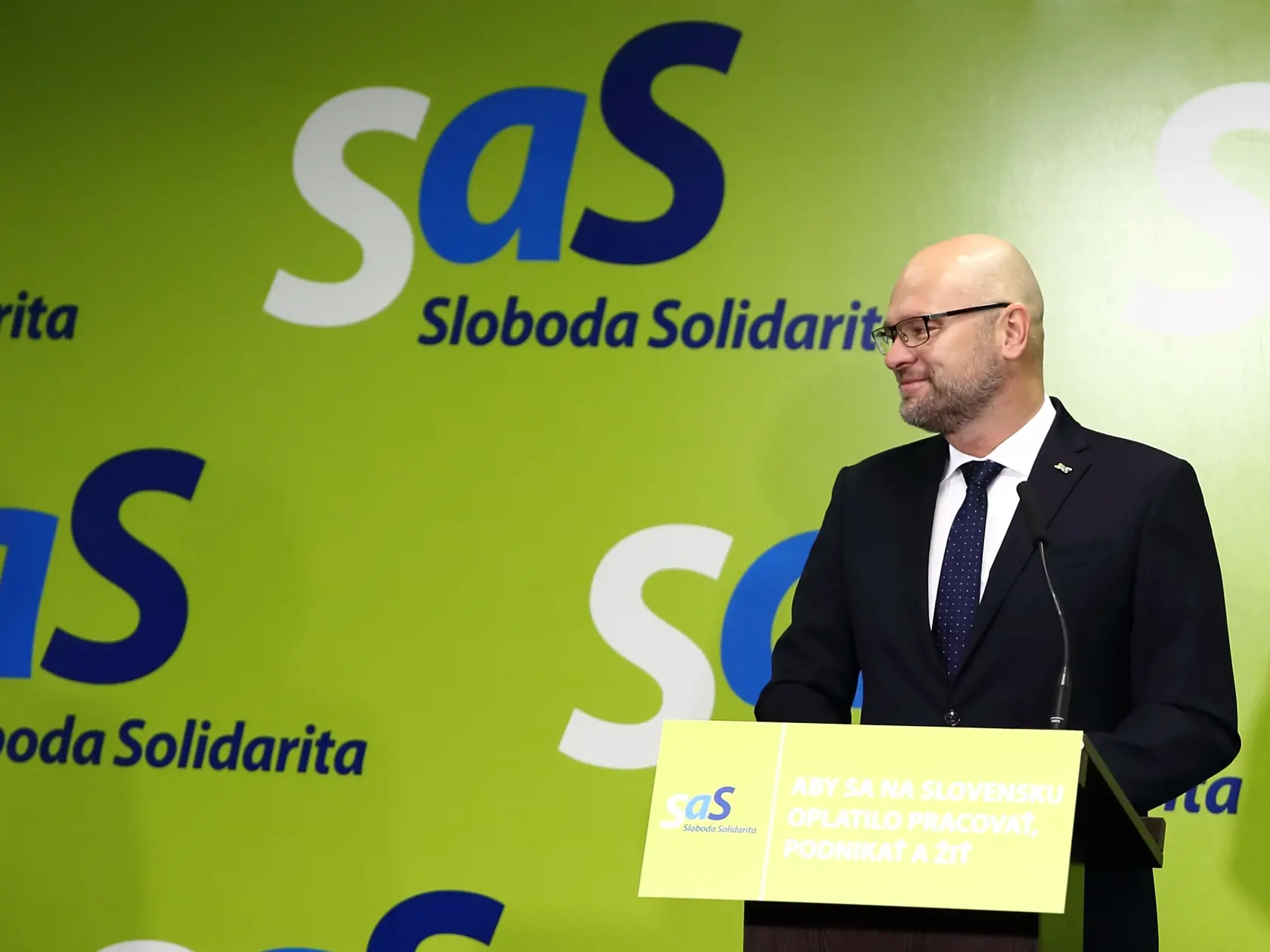 Na snímke je Richard Sulík, predseda strany na tlačovej konferencii v Bratislave.