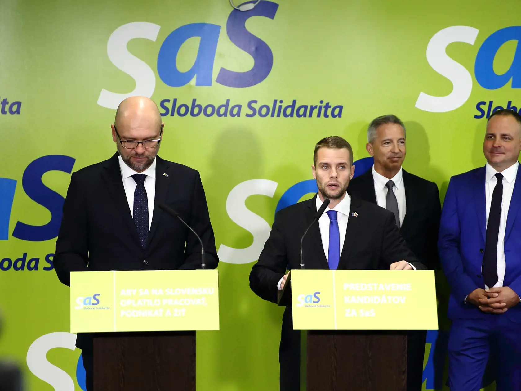 Na snímke je Richard Sulík, predseda strany a Martin Klus na tlačovej konferencii v Bratislave.