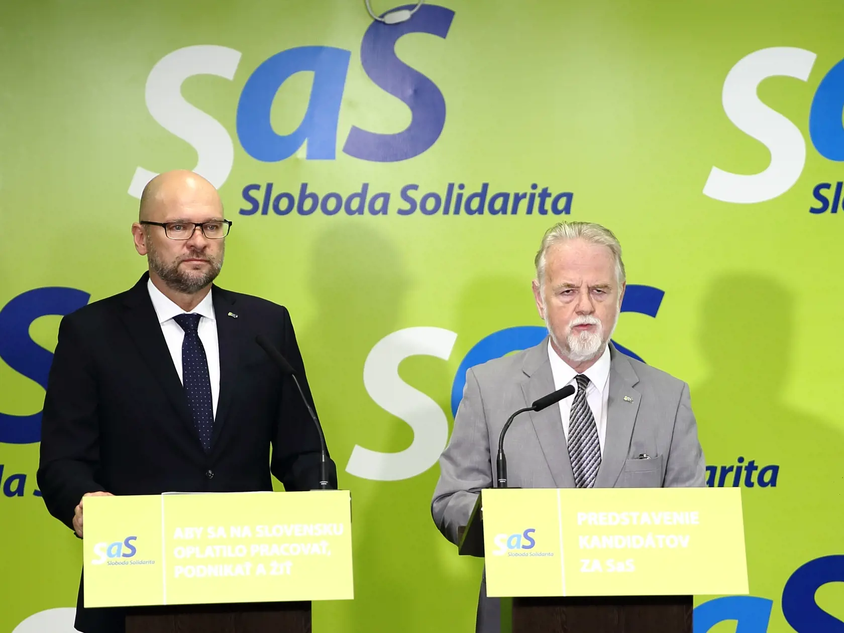 Na snímke je Richard Sulík, predseda strany a Peter Osuský na tlačovej konferencii v Bratislave.