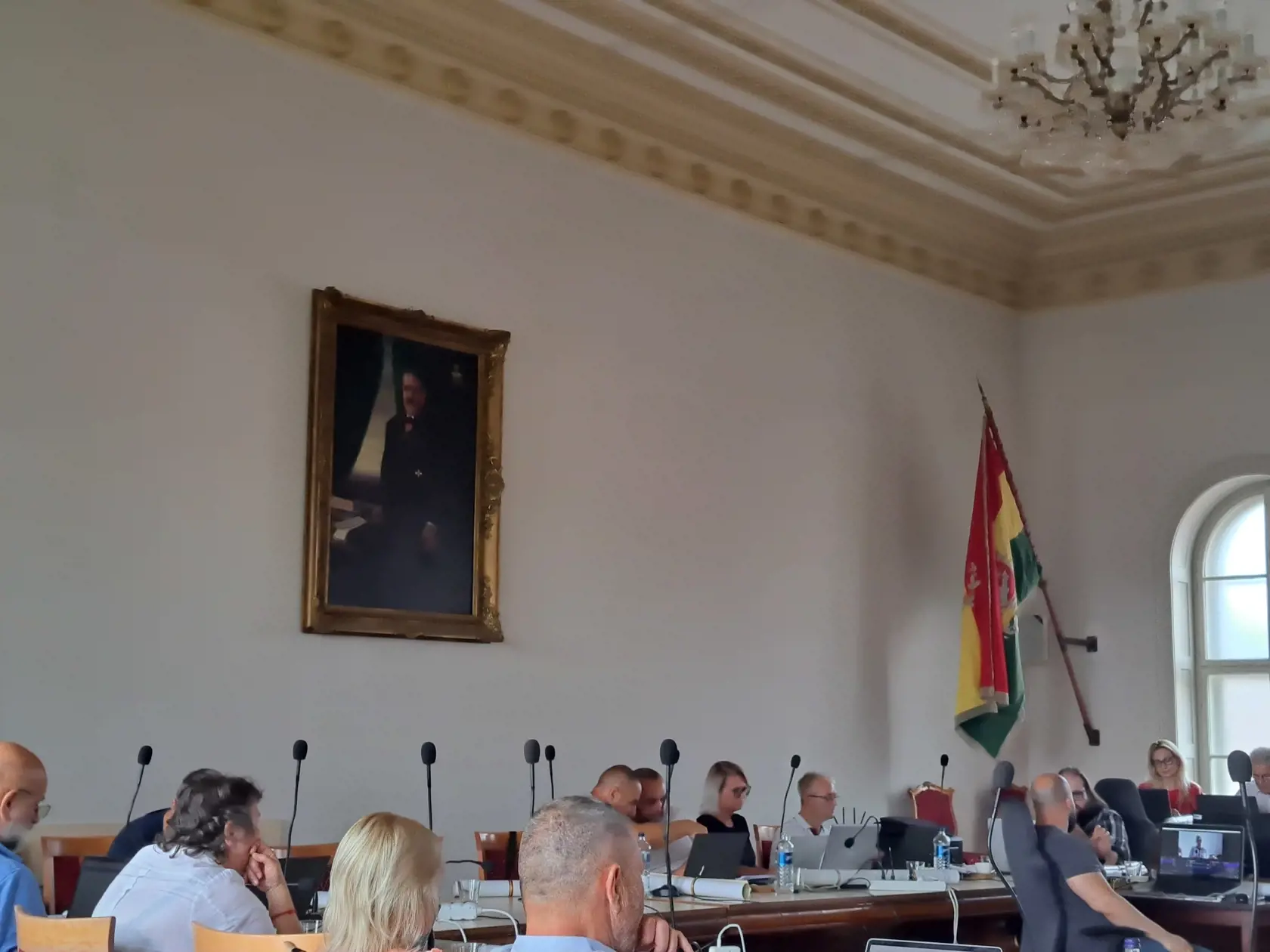 Podľa primátora Keszegha prišiel náš redaktor na zasadanie mestského zastupiteľstva len provokovať.