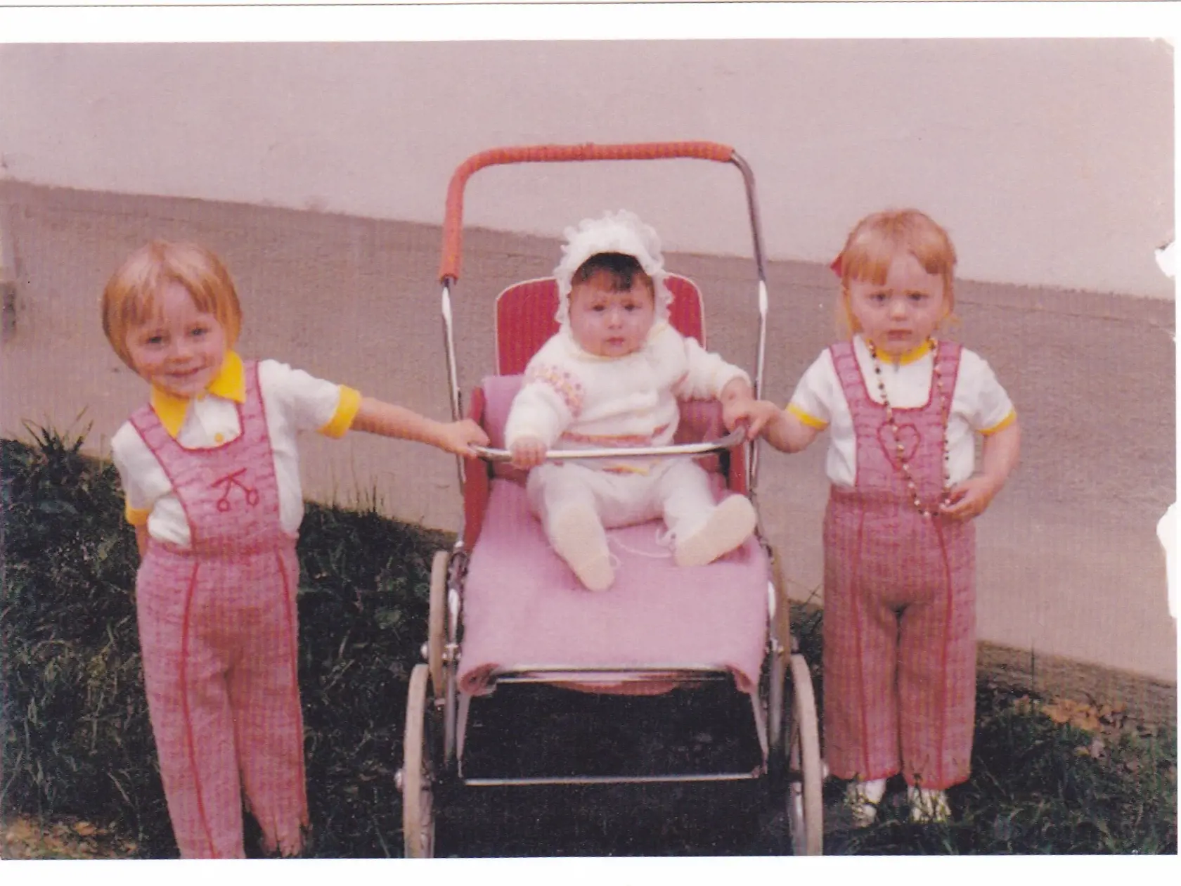 Zuzana Posztósová z Kolíňan poslala súrodenecké trio.