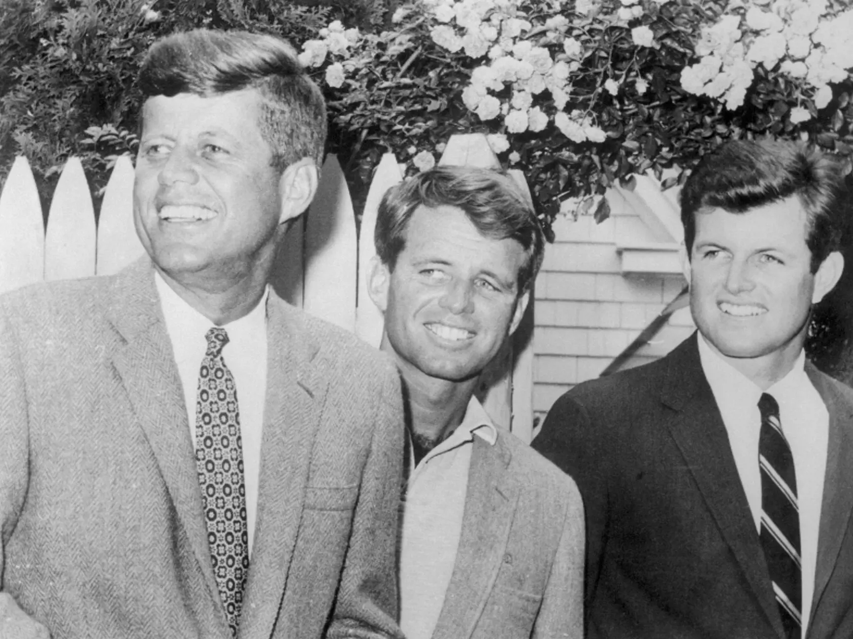 J. F. Kennedy a jeho bratia Edward a Robert