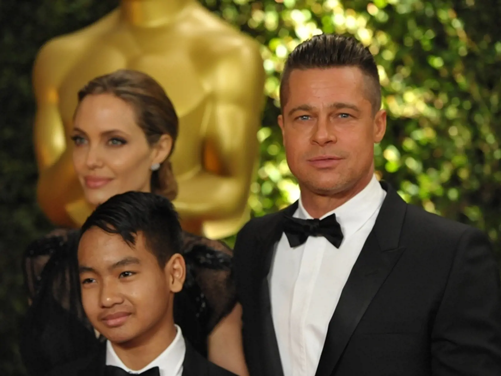 Angelina Jolie, syn Maddox Jolie-Pitt a Brad Pitt kedysi