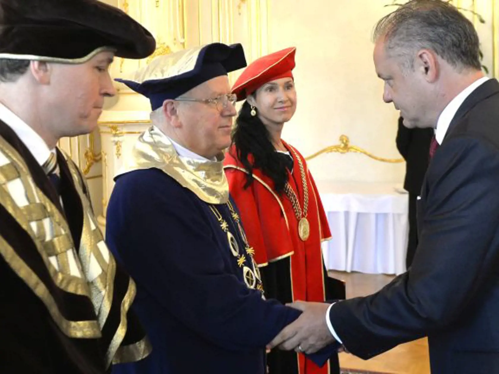 Prezident Slovenskej republiky Andrej Kiska vymenoval 27. augusta 2014 v Prezidentskom paláci v Bratislave nových rektorov troch vysokých škôl. Na snímke slovenský prezident Andrej Kiska (vpravo) blahoželá novovymenovaným rektorom, zľava Samuel Abrahám - Bratislavská medzinárodná škola liberálnych štúdií, Jozef Jarab -  Katolícka univerzita v Ružomberku  a Lucia Kurilovská Akadémia Policajného zboru  v Bratislave.