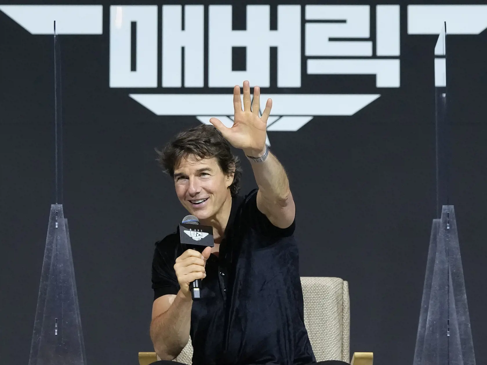 Starnutie akoby bolo dlho pre Toma Cruisa jeho vlastnou „Mission: Impossible“. No špekuluje sa, že vrásky ho dobehli a pomáha si plastikami.