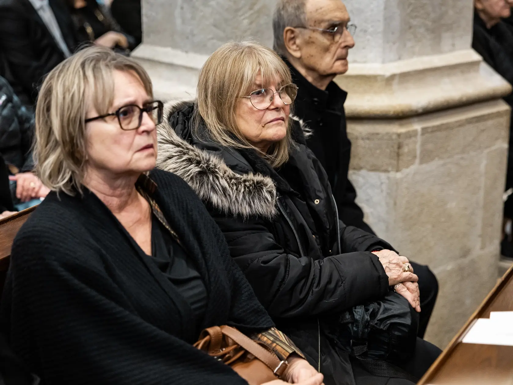 Posledná rozlúčka s hercom Štefanom Kvietikom za účasti rodiny aj verejnosti v Katedrále sv. Martina v Bratislave. Na snímke Alena Chudíková. 