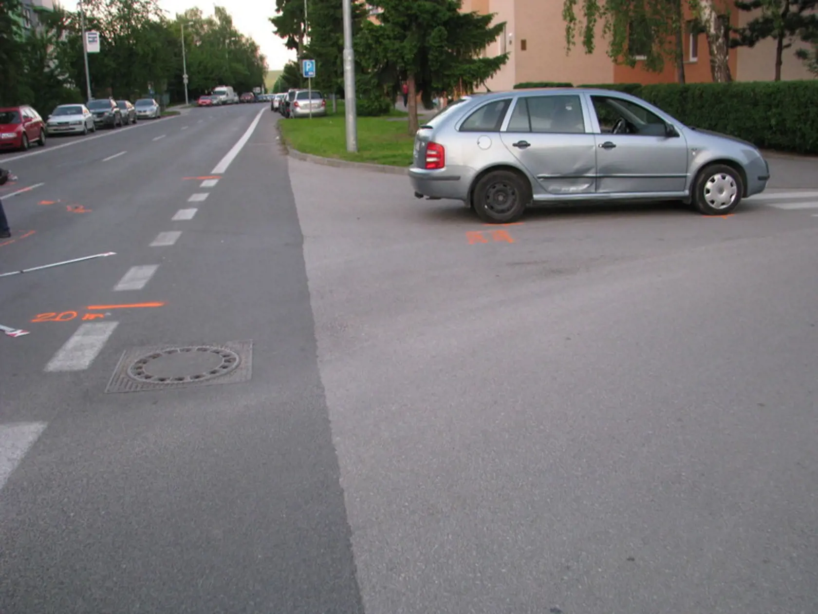 Pri tragickej zrážke auta a motorky prišiel o život jeden z vodičov.