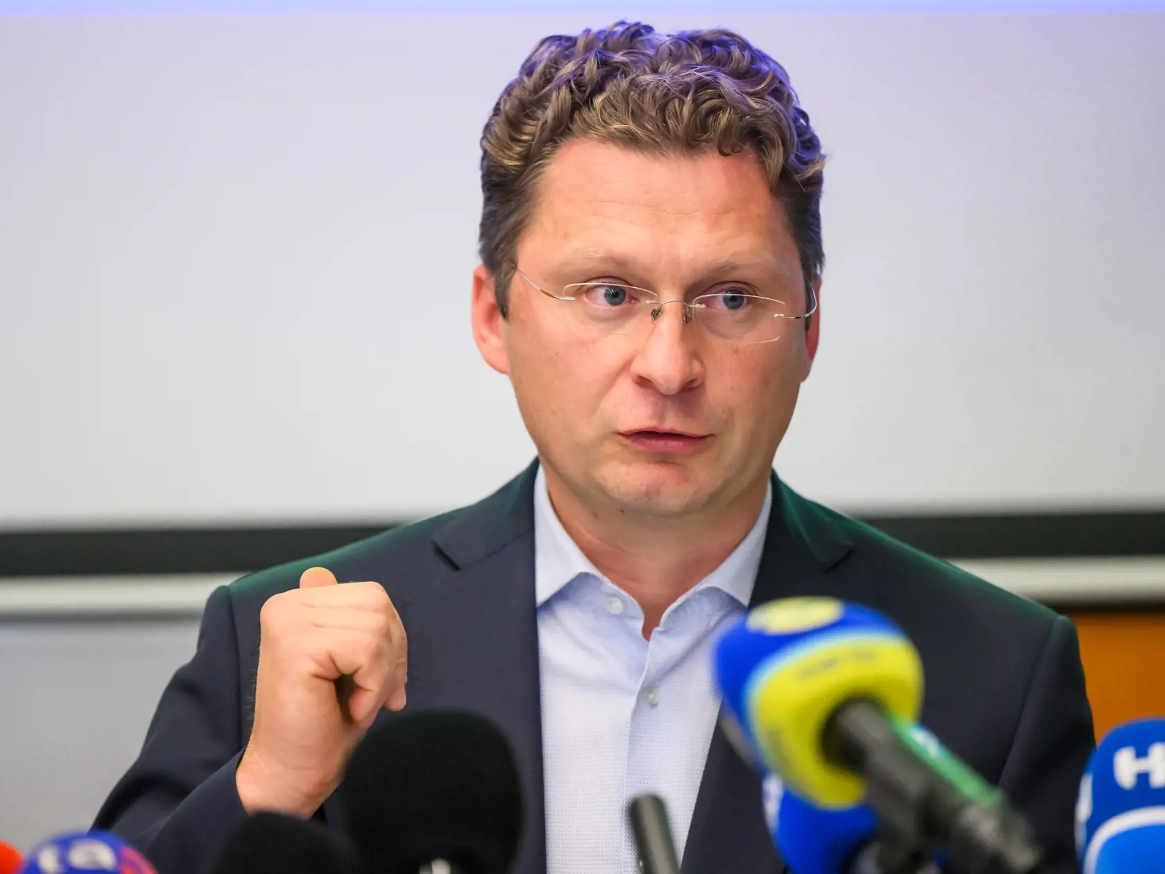 Šéf Lekárskeho odborového združenia (LOZ) Peter Visolajský počas tlačovej konferencie LOZ na tému Kde ušetriť milióny v zdravotníctve. V Bratislave 30. septembra 2024. 