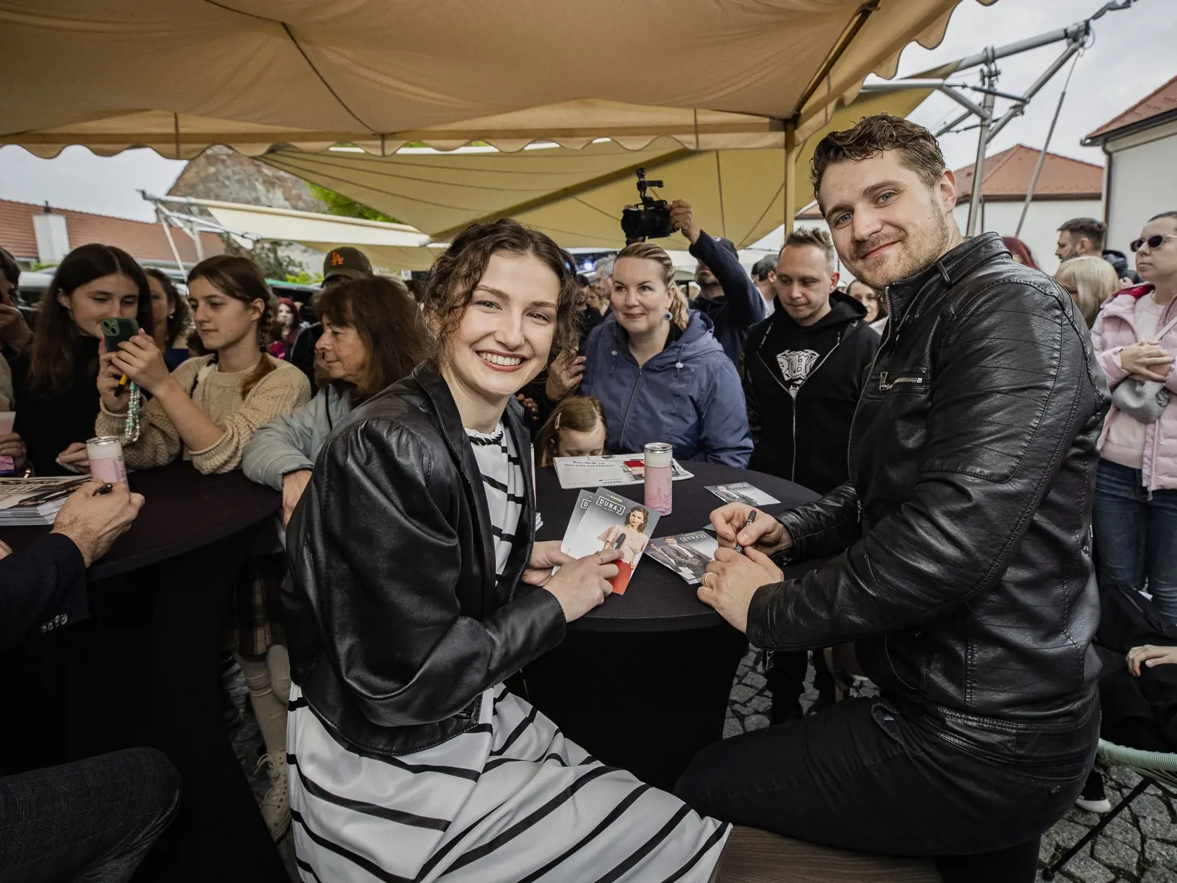 Herci z Dunaja pokrstili unikátnu odrodu vína Dunaj a popritom stihli aj autogramiádu s fanúšikmi.