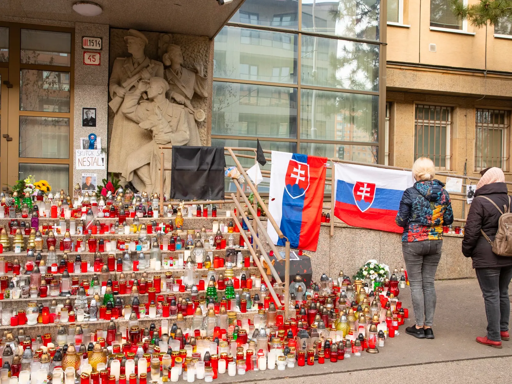 Pietna spomienka na bývaleho prezidenta Policajného zboru Milana Lučanského pri Prezídiu Policajného zboru v Bratislave.