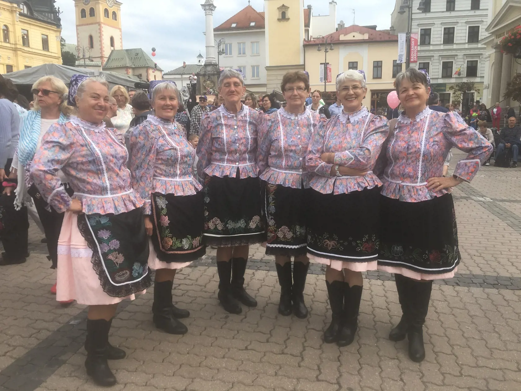 Krása z východu a priamo z Čane. Takto sa predviedli Gabriela, Vierka, Pavla, Magdaléna, Jolka a Mária.